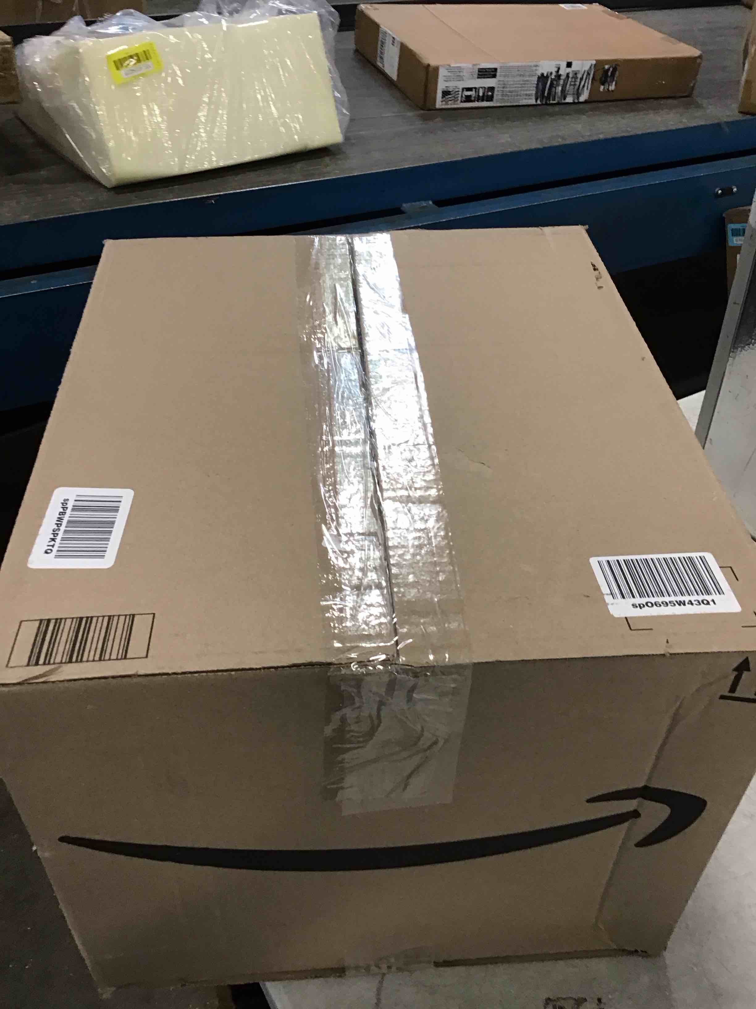 https://s3.amazonaws.com/lotting-images-prod/bidfta/BLU5716750_1714761672323.jpeg