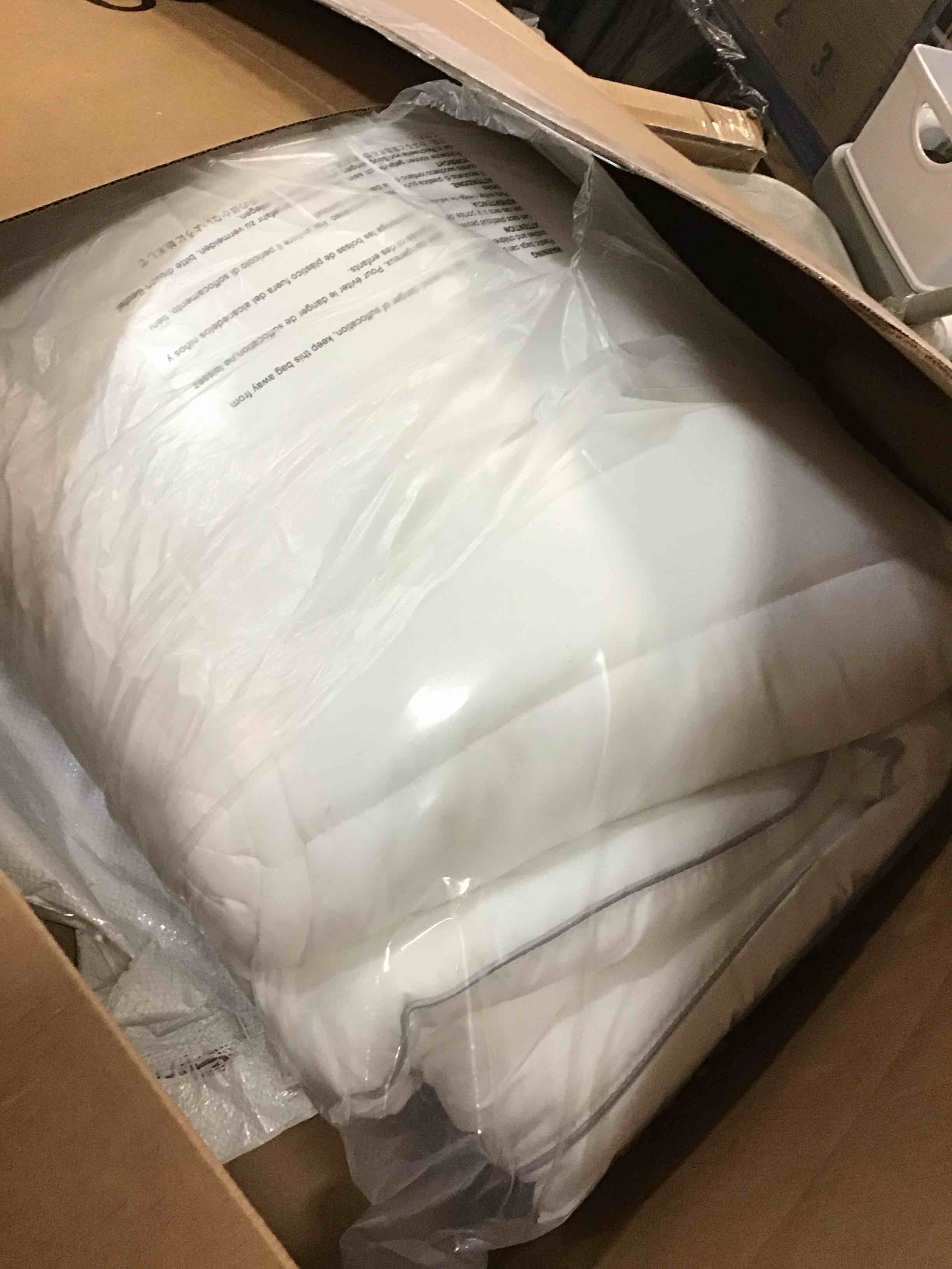 https://s3.amazonaws.com/lotting-images-prod/bidfta/BLU5716808_1715082094608.jpeg