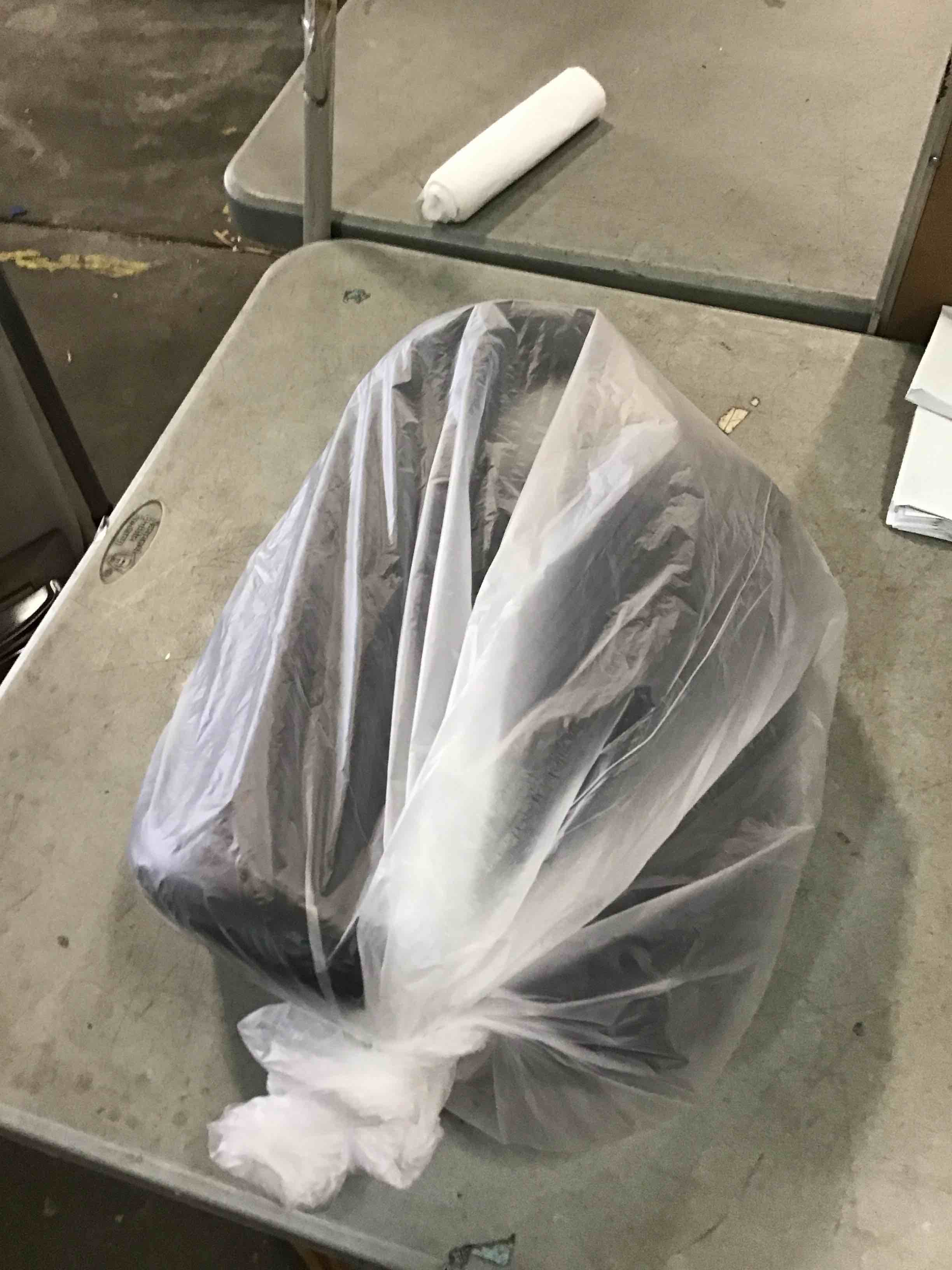 https://s3.amazonaws.com/lotting-images-prod/bidfta/BLU5716909_1715095196446.jpeg