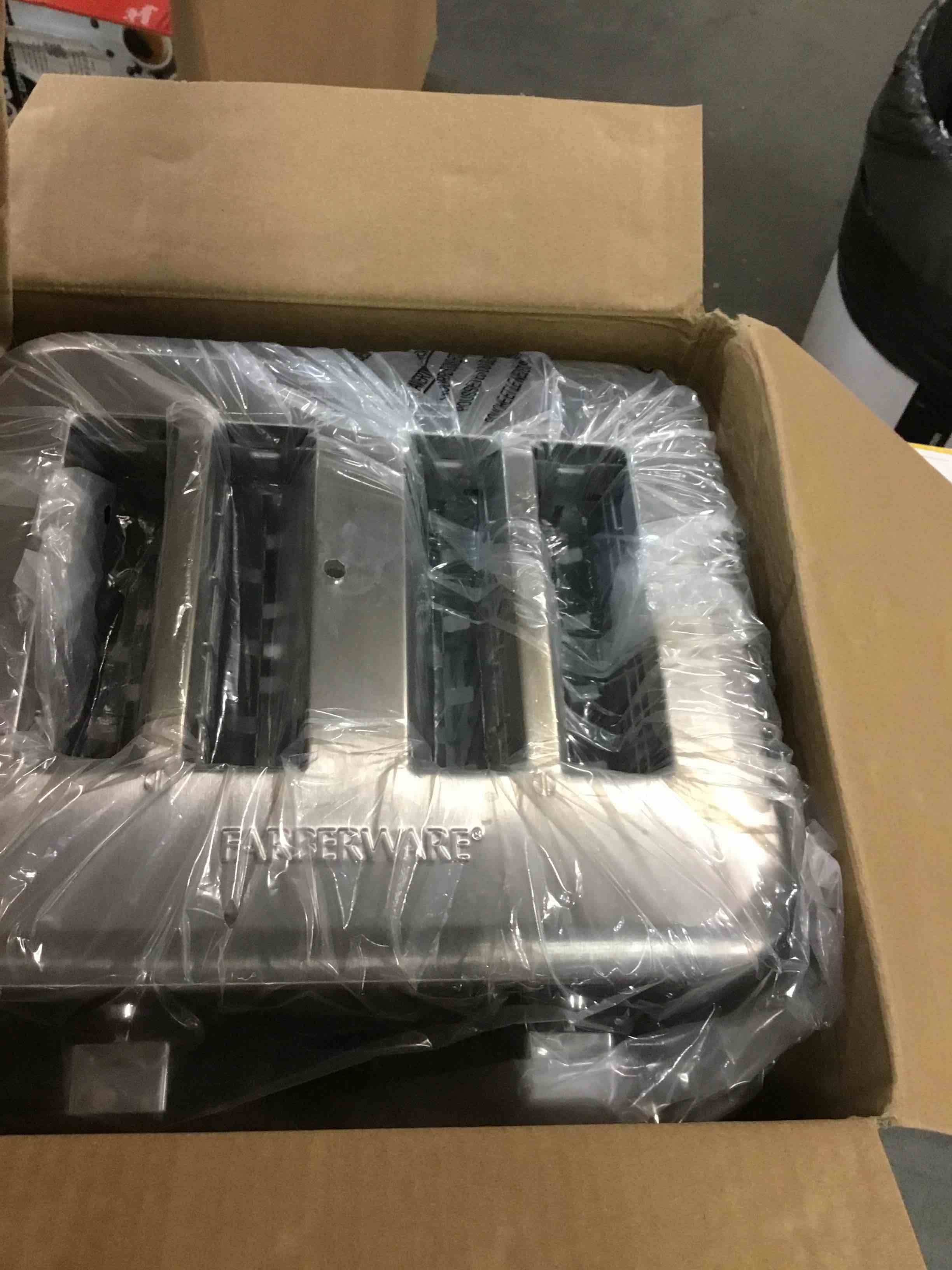 https://s3.amazonaws.com/lotting-images-prod/bidfta/BLU5716937_1715102185473.jpeg