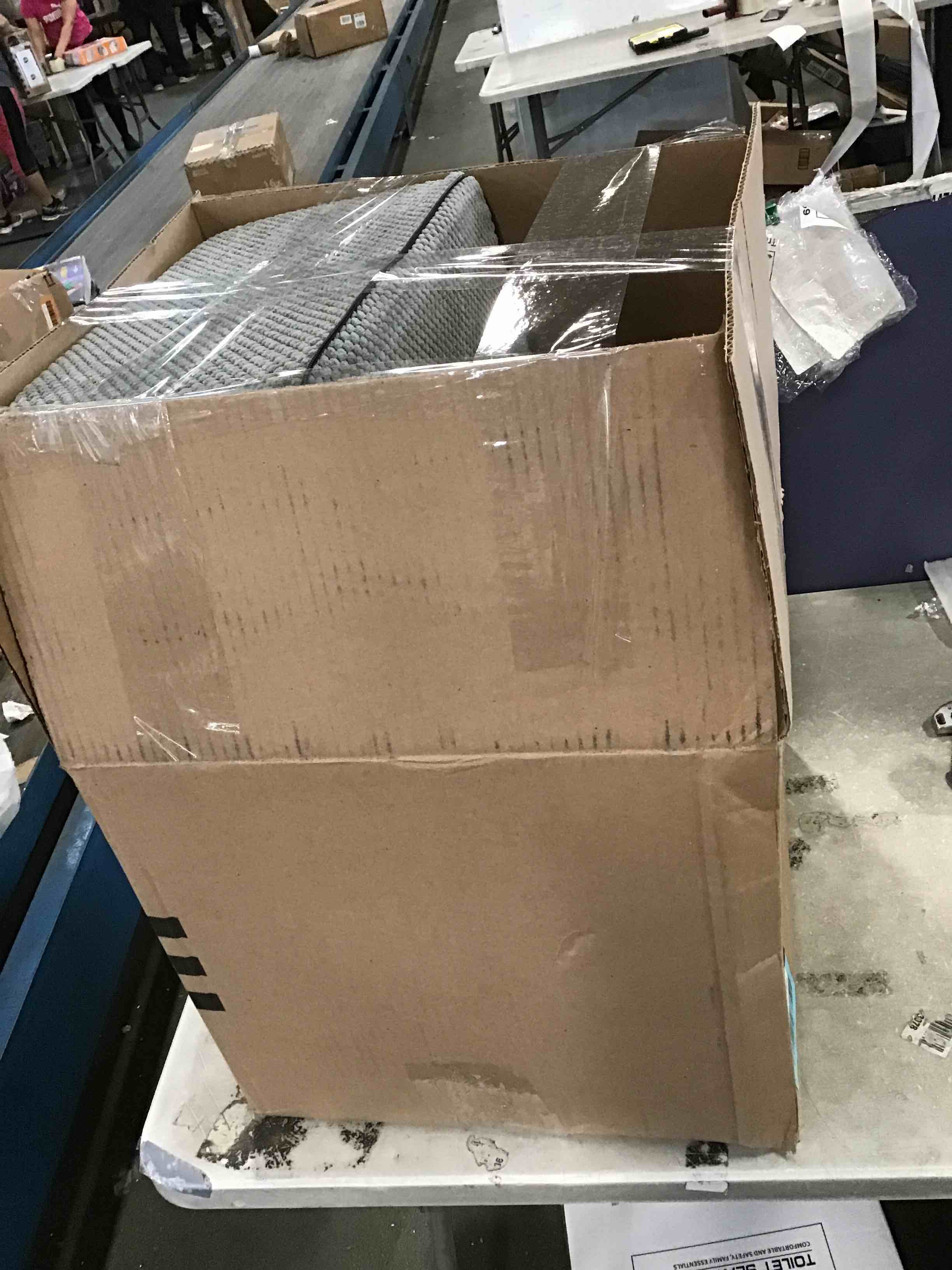 https://s3.amazonaws.com/lotting-images-prod/bidfta/BLU5717344_1714403204466.jpeg
