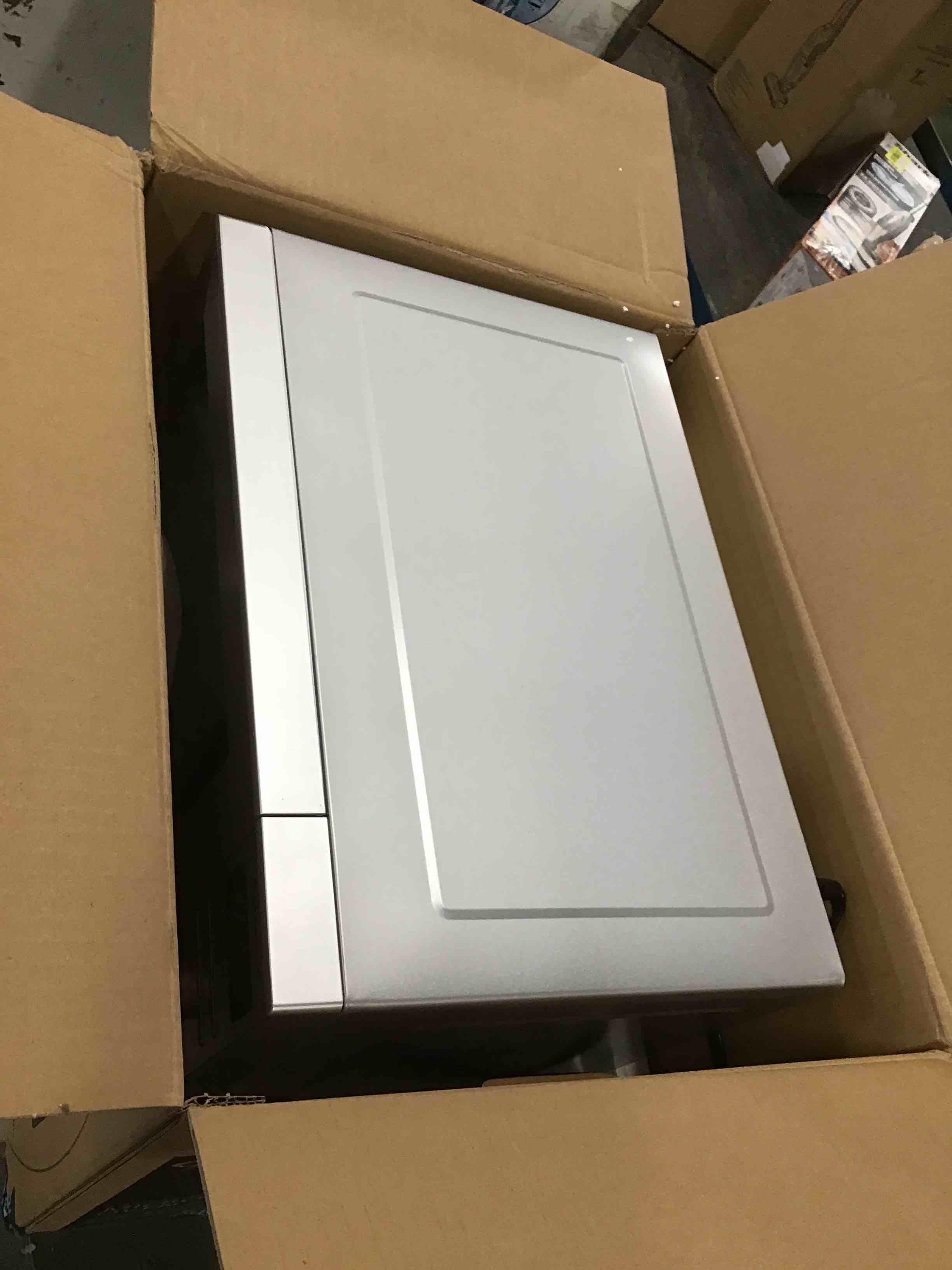https://s3.amazonaws.com/lotting-images-prod/bidfta/BLU5717541_1714487097469.jpeg