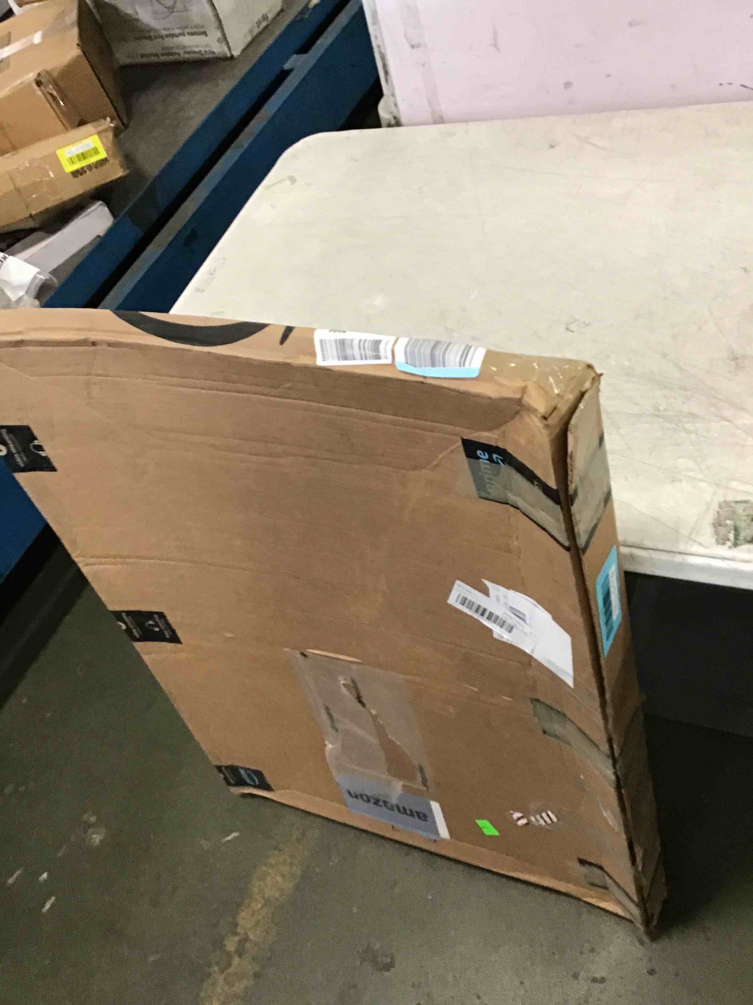 https://s3.amazonaws.com/lotting-images-prod/bidfta/BLU5717763_1714567741326.jpeg