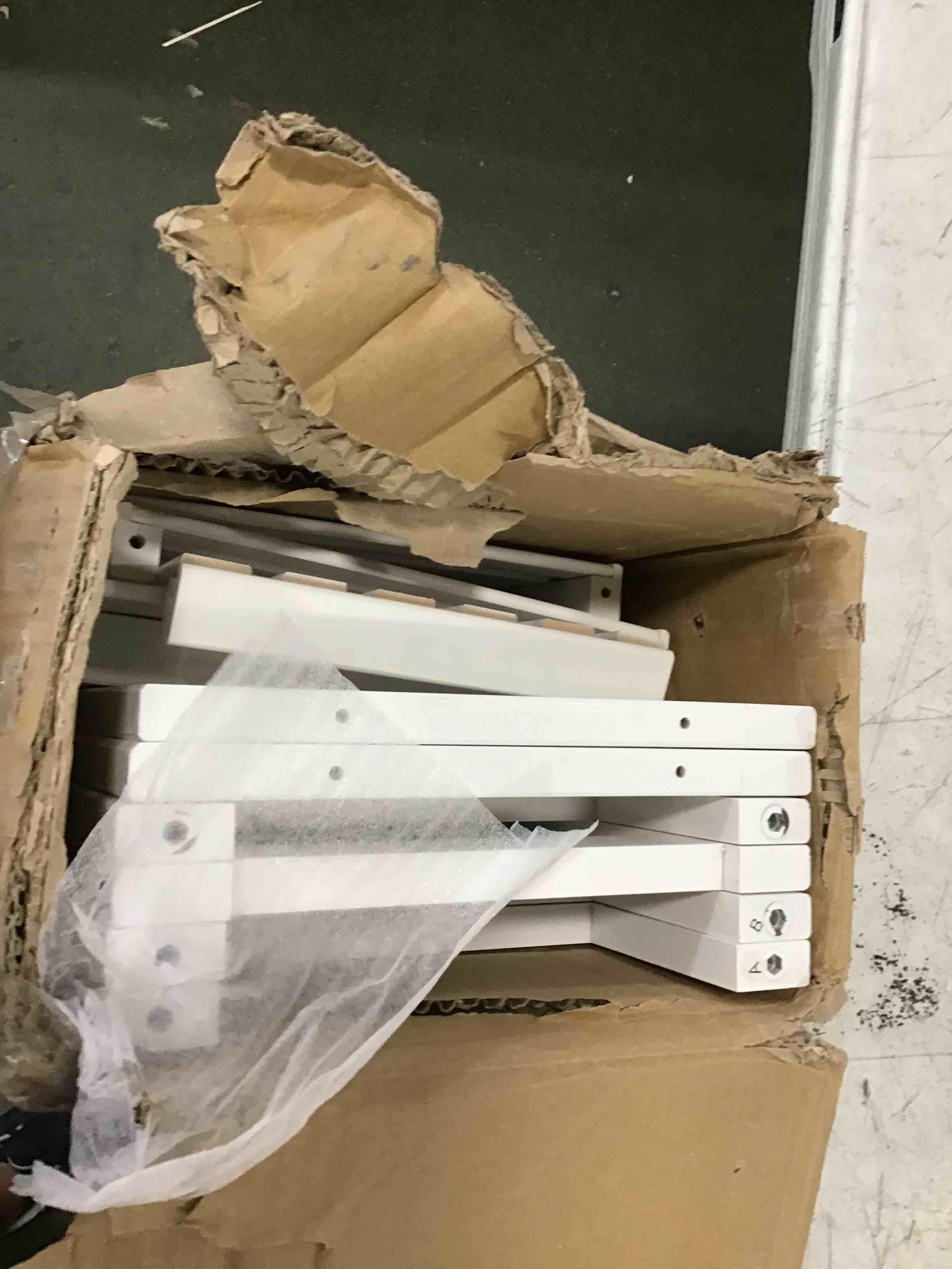 https://s3.amazonaws.com/lotting-images-prod/bidfta/BLU5717875_1714586785618.jpeg