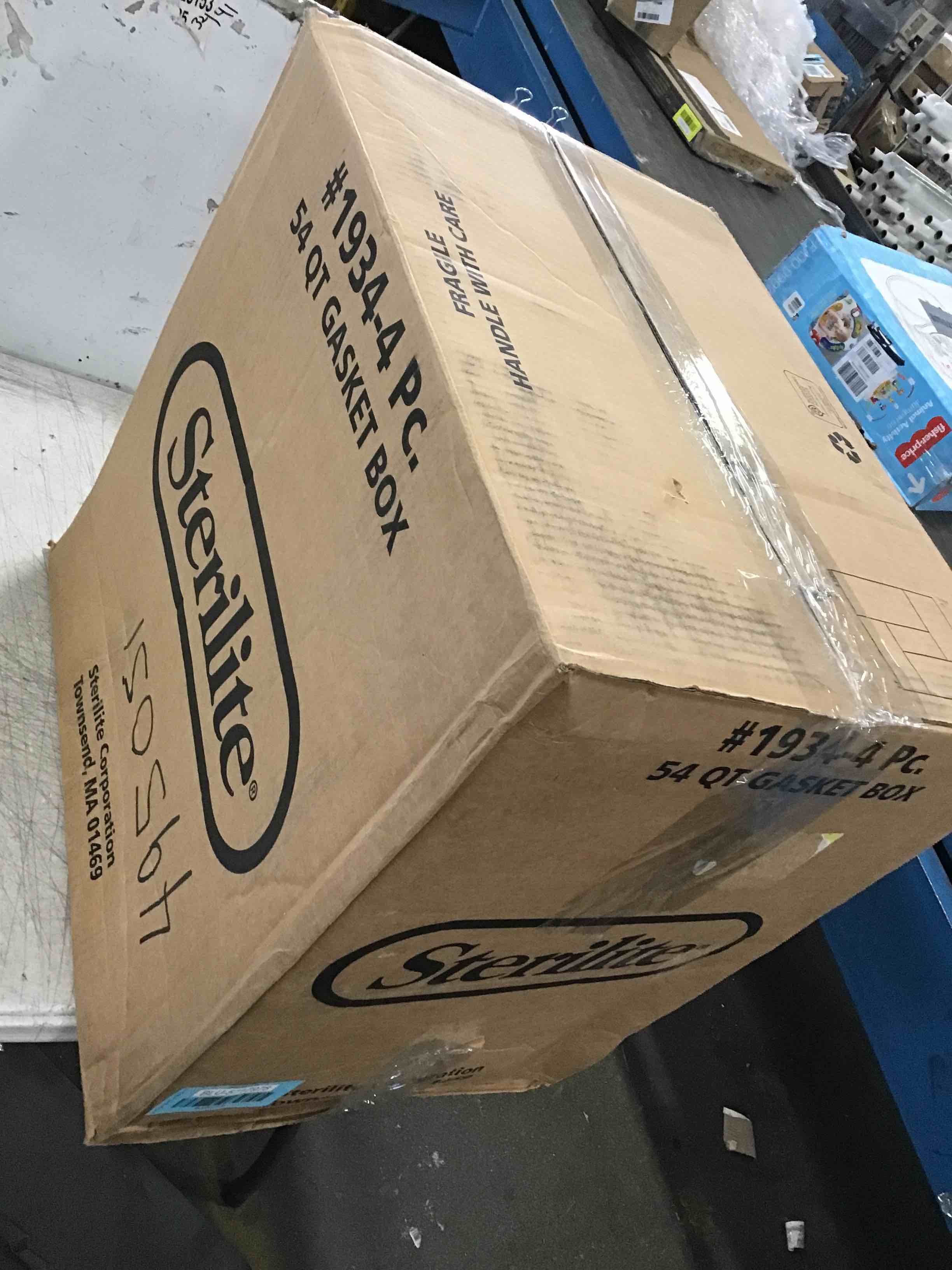 https://s3.amazonaws.com/lotting-images-prod/bidfta/BLU5717978_1714652058381.jpeg
