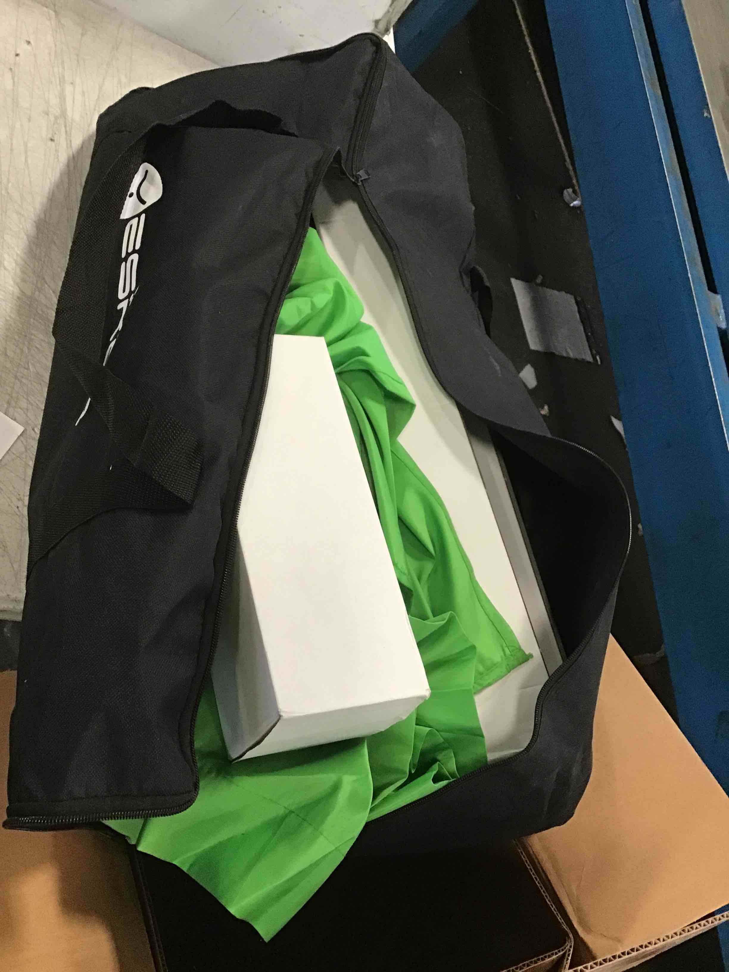 https://s3.amazonaws.com/lotting-images-prod/bidfta/BLU5718037_1714657629566.jpeg