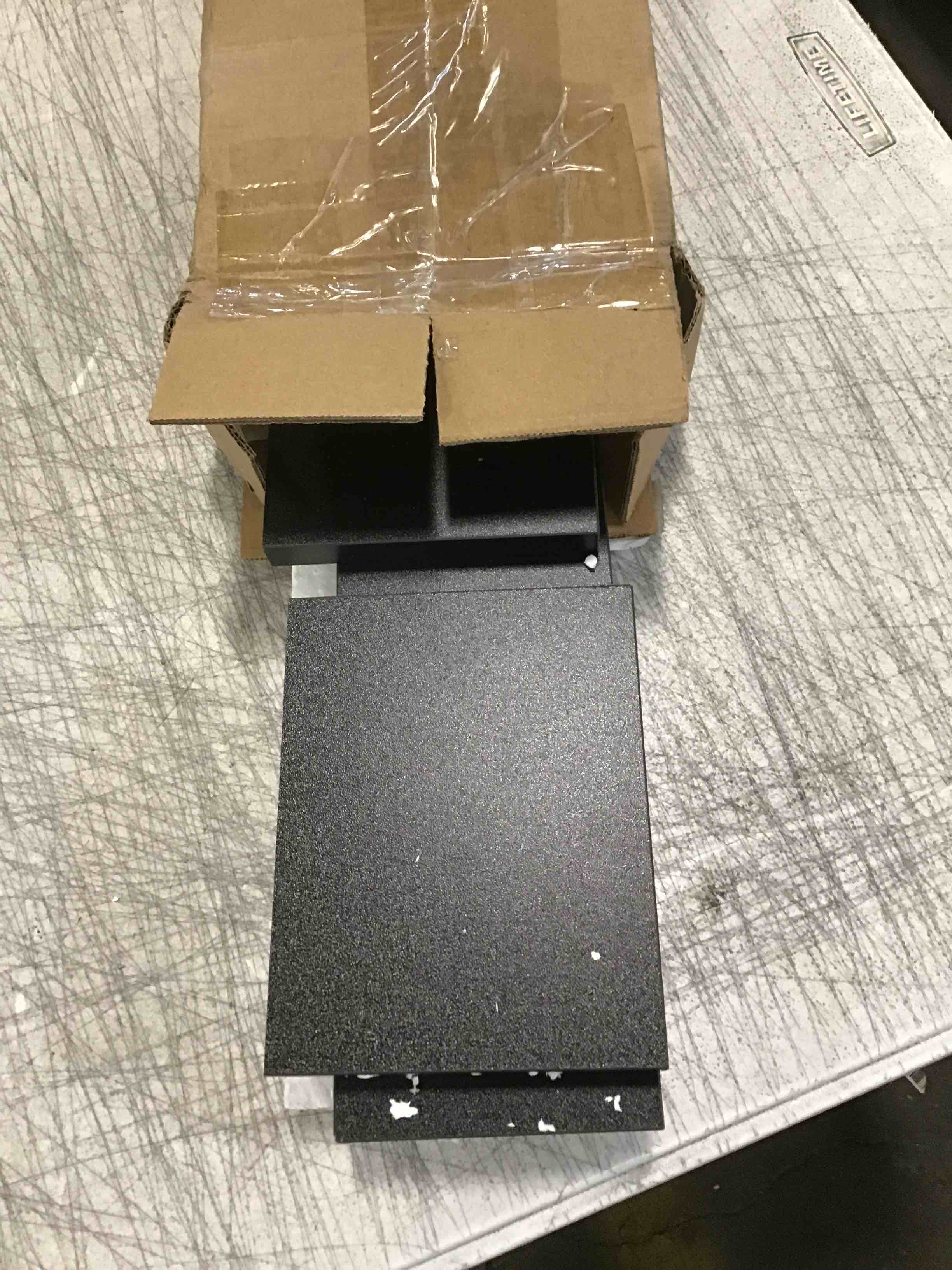 https://s3.amazonaws.com/lotting-images-prod/bidfta/BLU5718155_1714674327931.jpeg