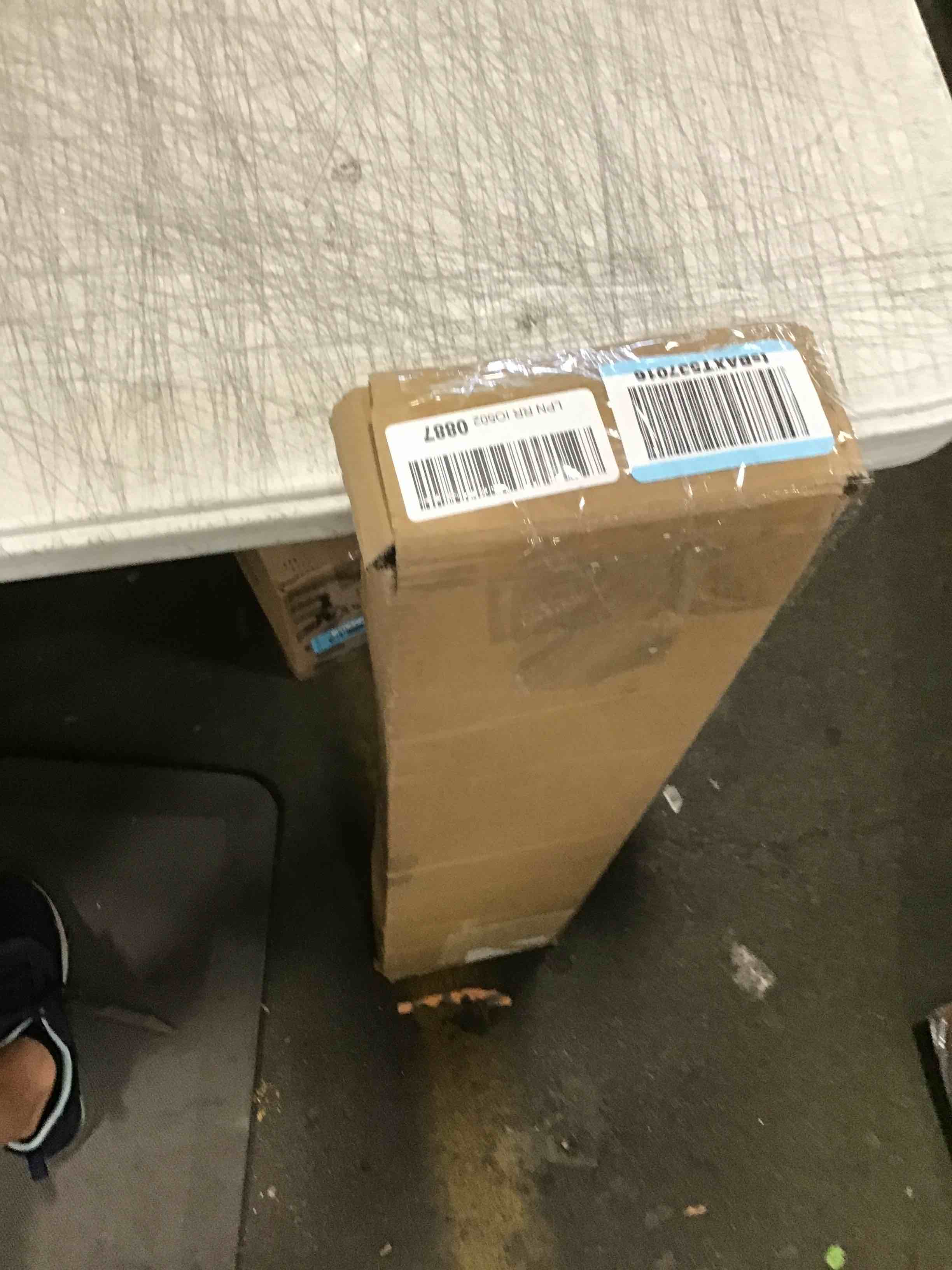https://s3.amazonaws.com/lotting-images-prod/bidfta/BLU5718155_1714674354865.jpeg