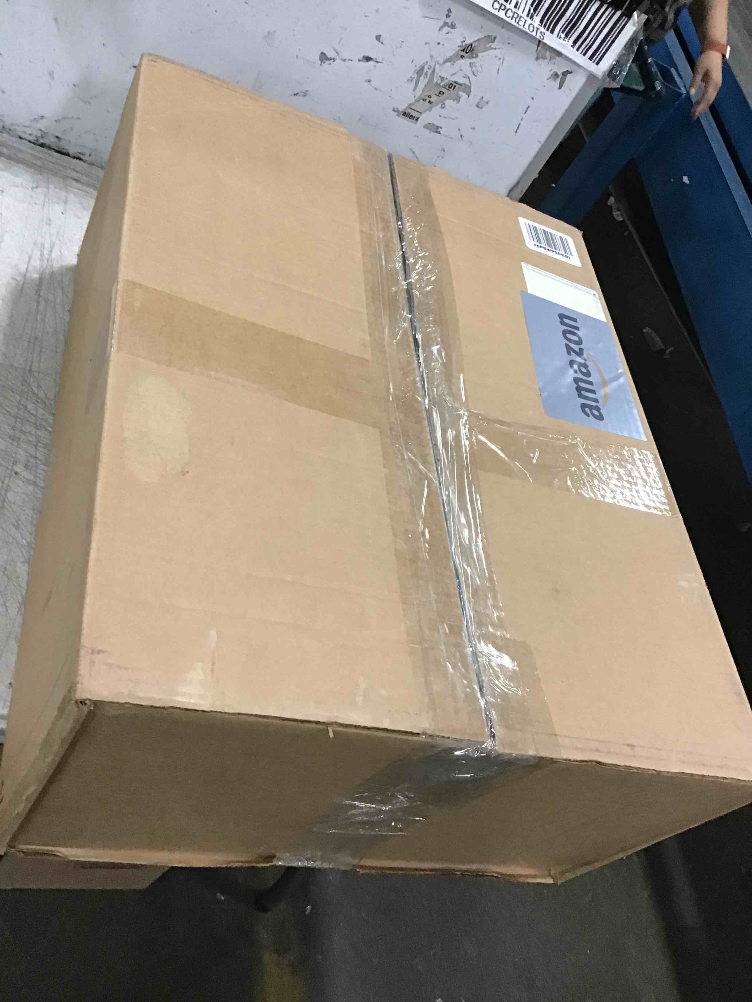 https://s3.amazonaws.com/lotting-images-prod/bidfta/BLU5718318_1714747845567.jpeg