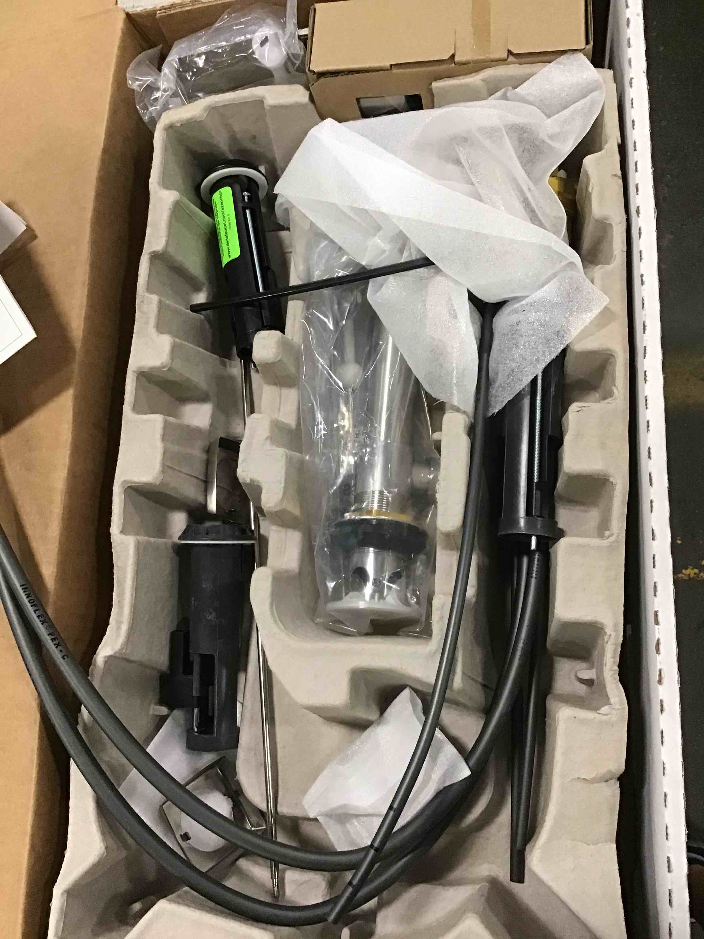 https://s3.amazonaws.com/lotting-images-prod/bidfta/BLU5718409_1714759676245.jpeg