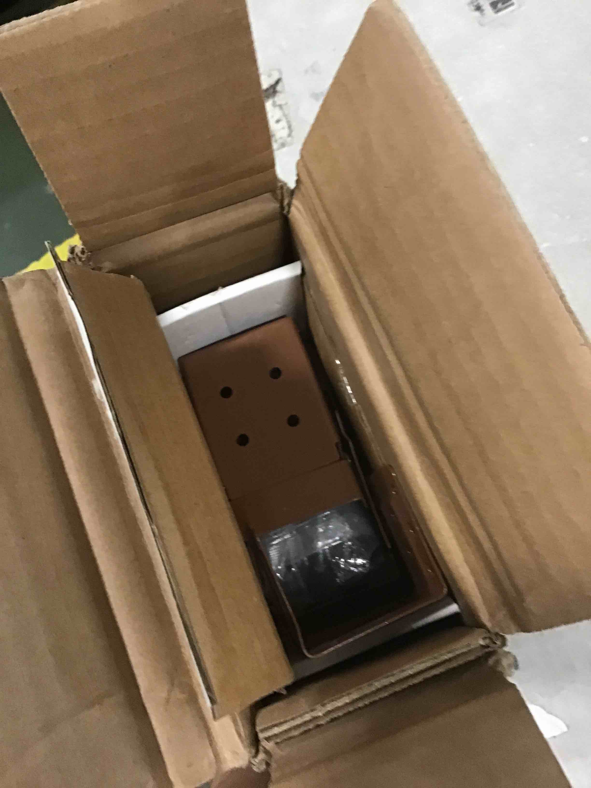https://s3.amazonaws.com/lotting-images-prod/bidfta/BLU5720532_1715341240217.jpeg