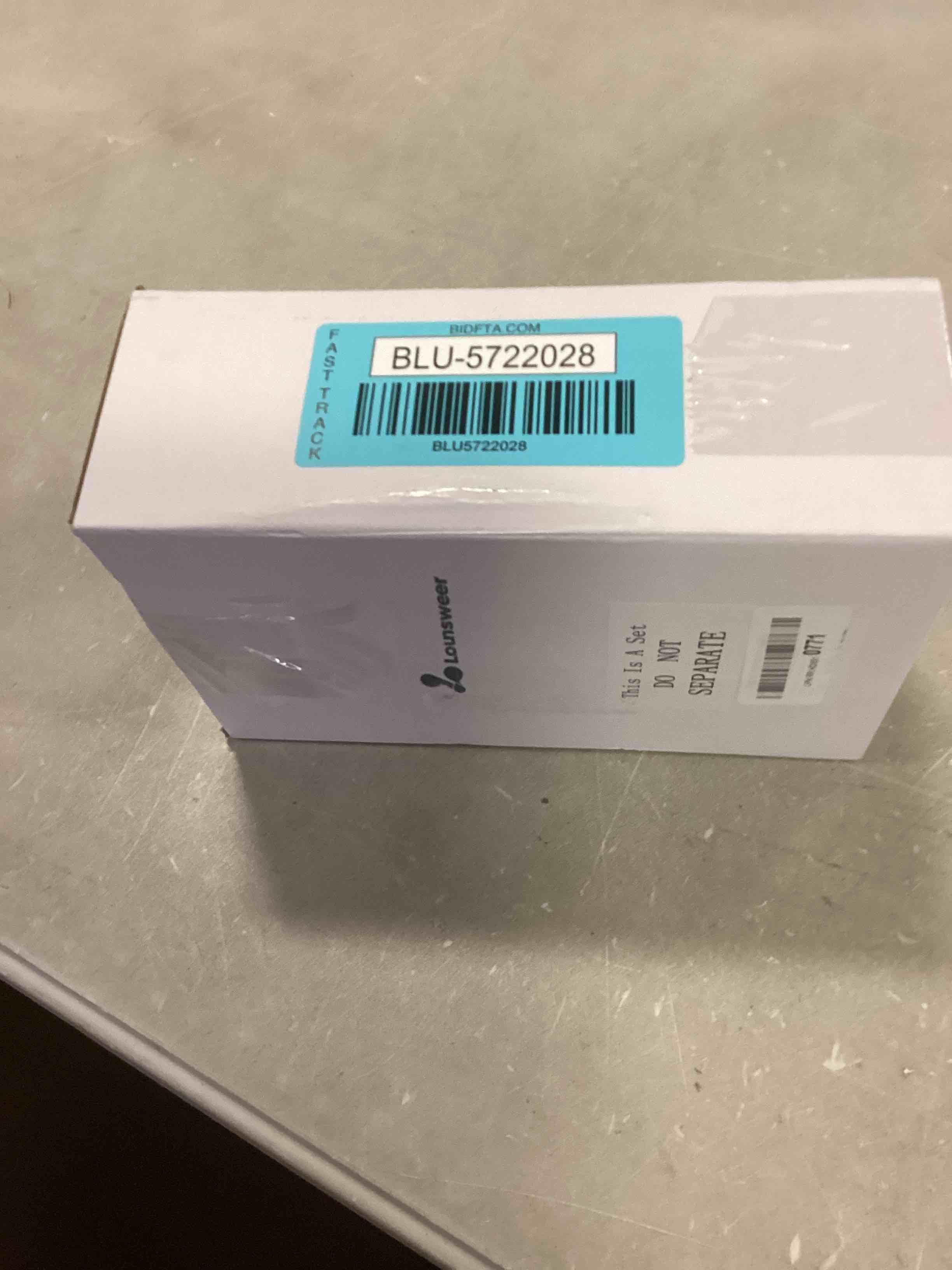 https://s3.amazonaws.com/lotting-images-prod/bidfta/BLU5722028_1714997020806.jpeg