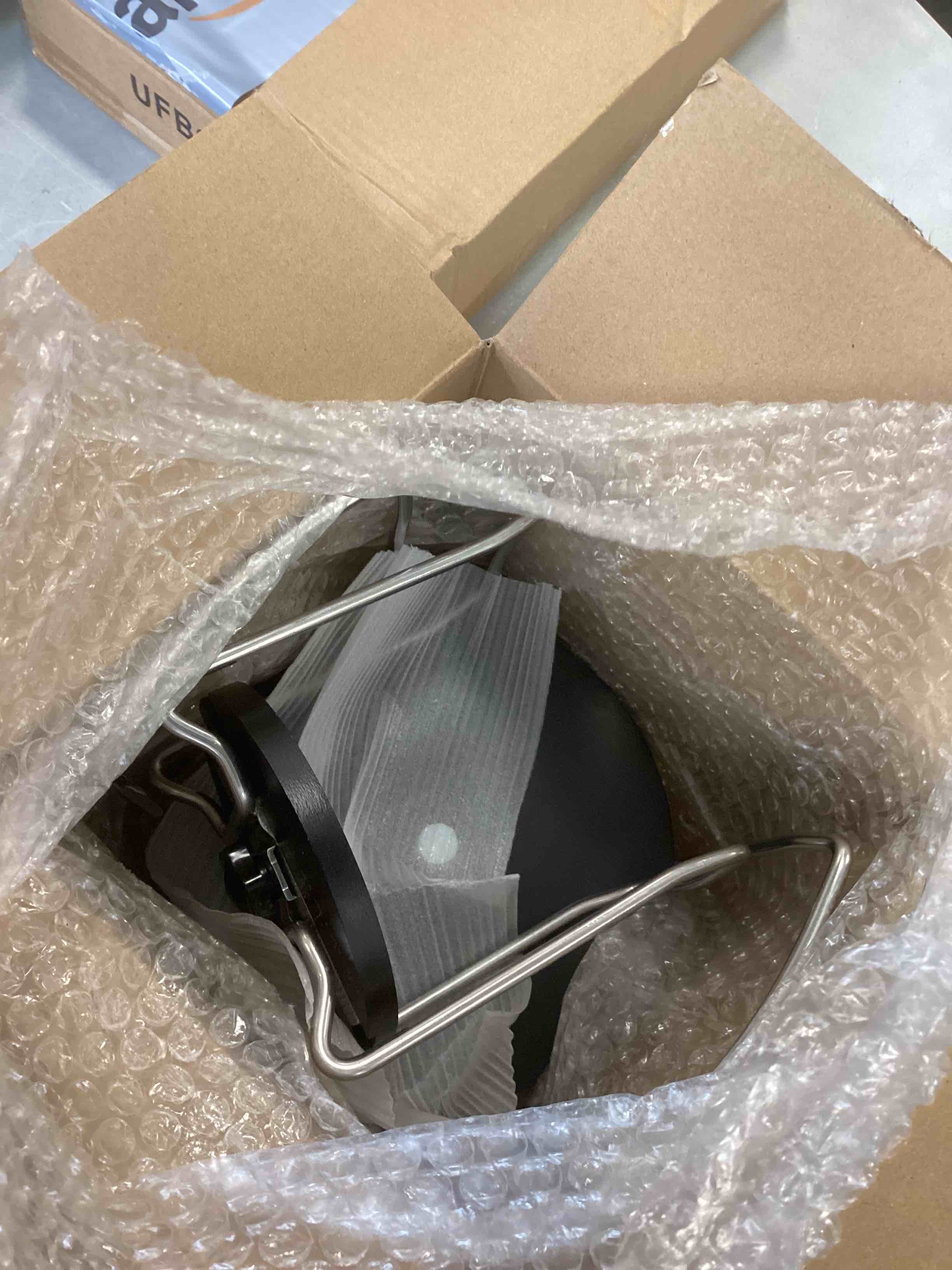 https://s3.amazonaws.com/lotting-images-prod/bidfta/BLU5722318_1715095680373.jpeg