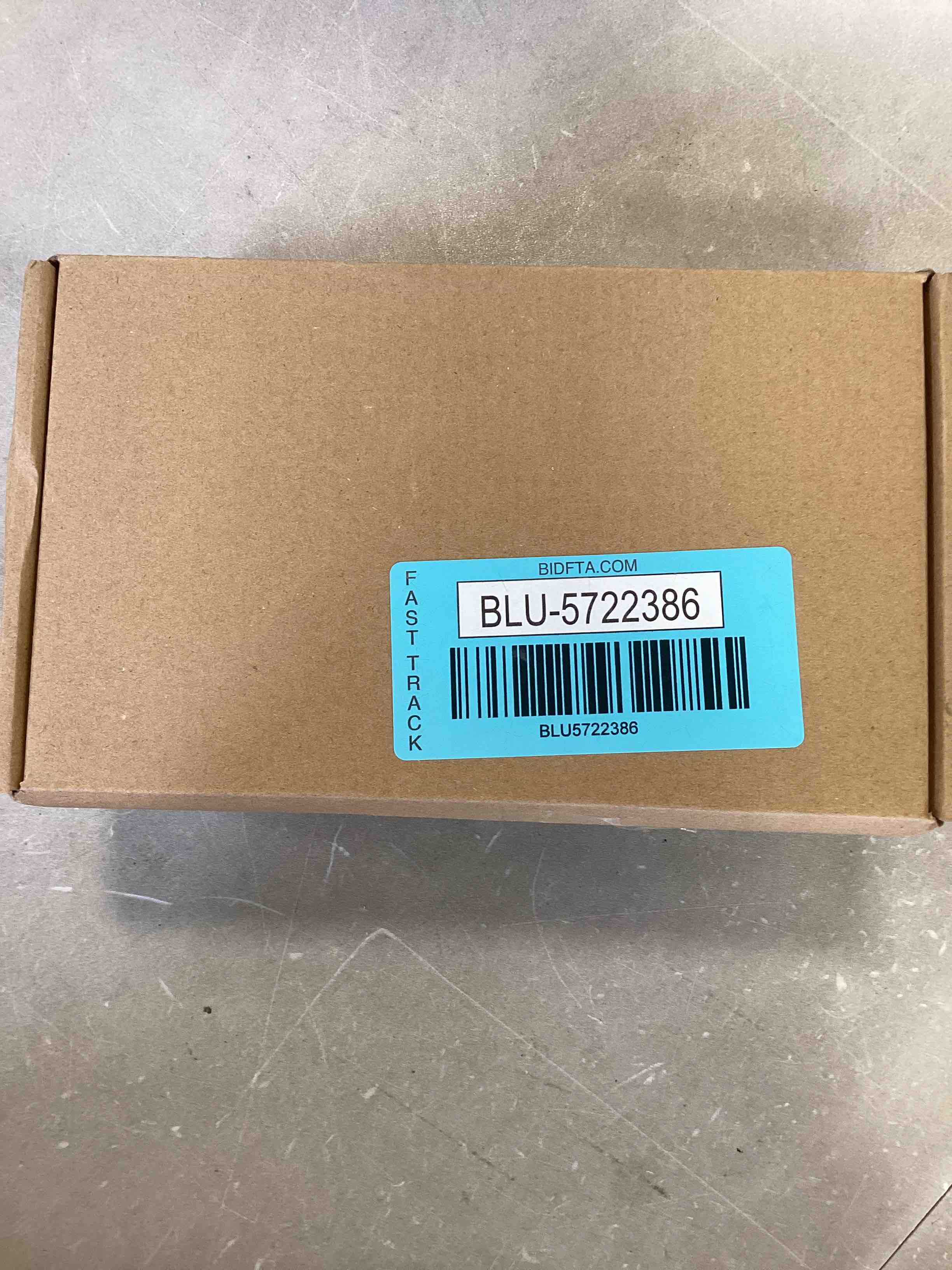 https://s3.amazonaws.com/lotting-images-prod/bidfta/BLU5722386_1715107001694.jpeg