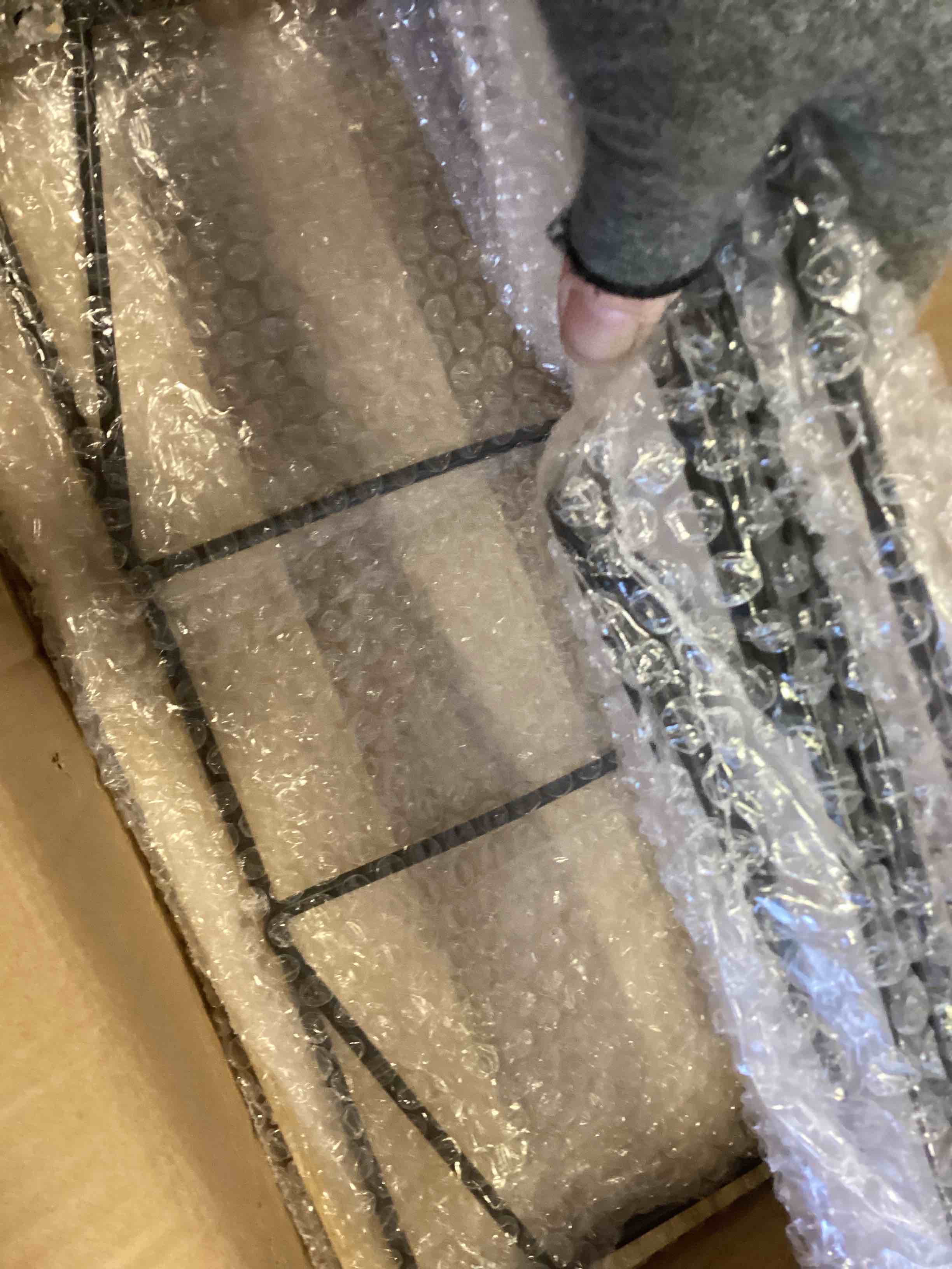 https://s3.amazonaws.com/lotting-images-prod/bidfta/BLU5722524_1715175279909.jpeg