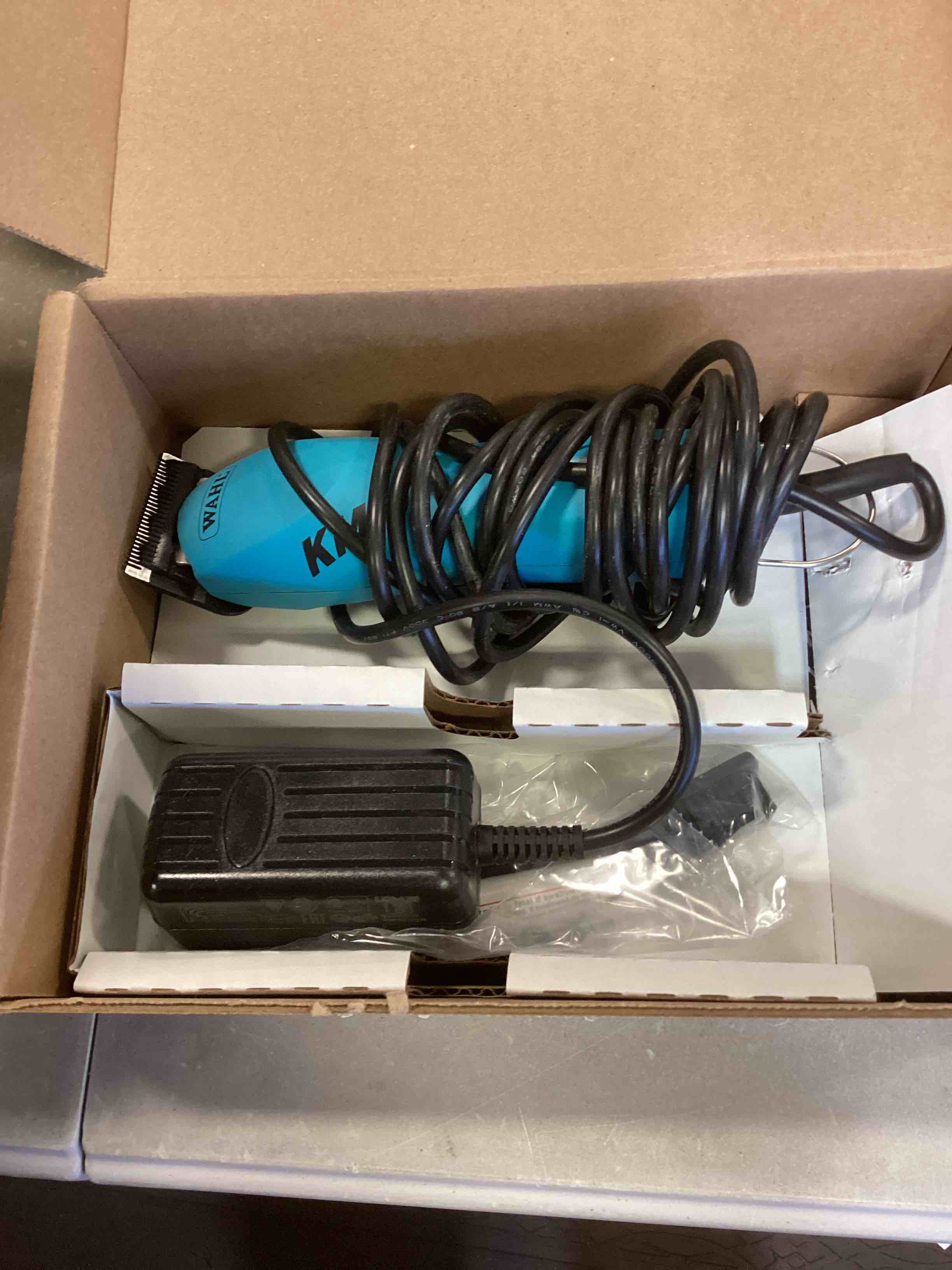 https://s3.amazonaws.com/lotting-images-prod/bidfta/BLU5722549_1715180268115.jpeg