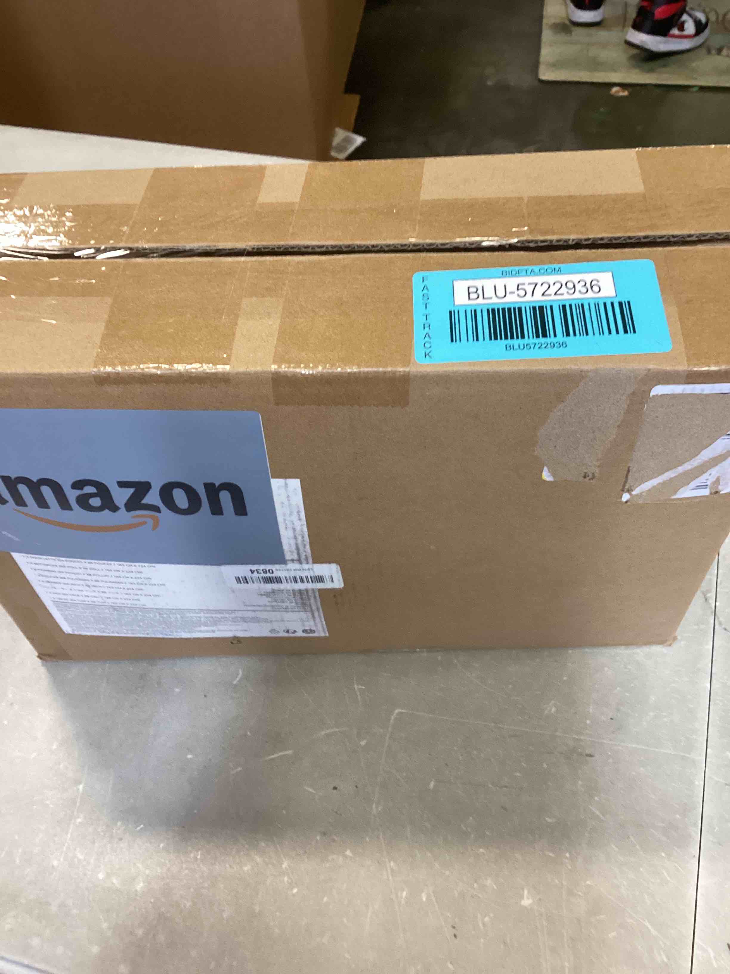 https://s3.amazonaws.com/lotting-images-prod/bidfta/BLU5722936_1715352353937.jpeg
