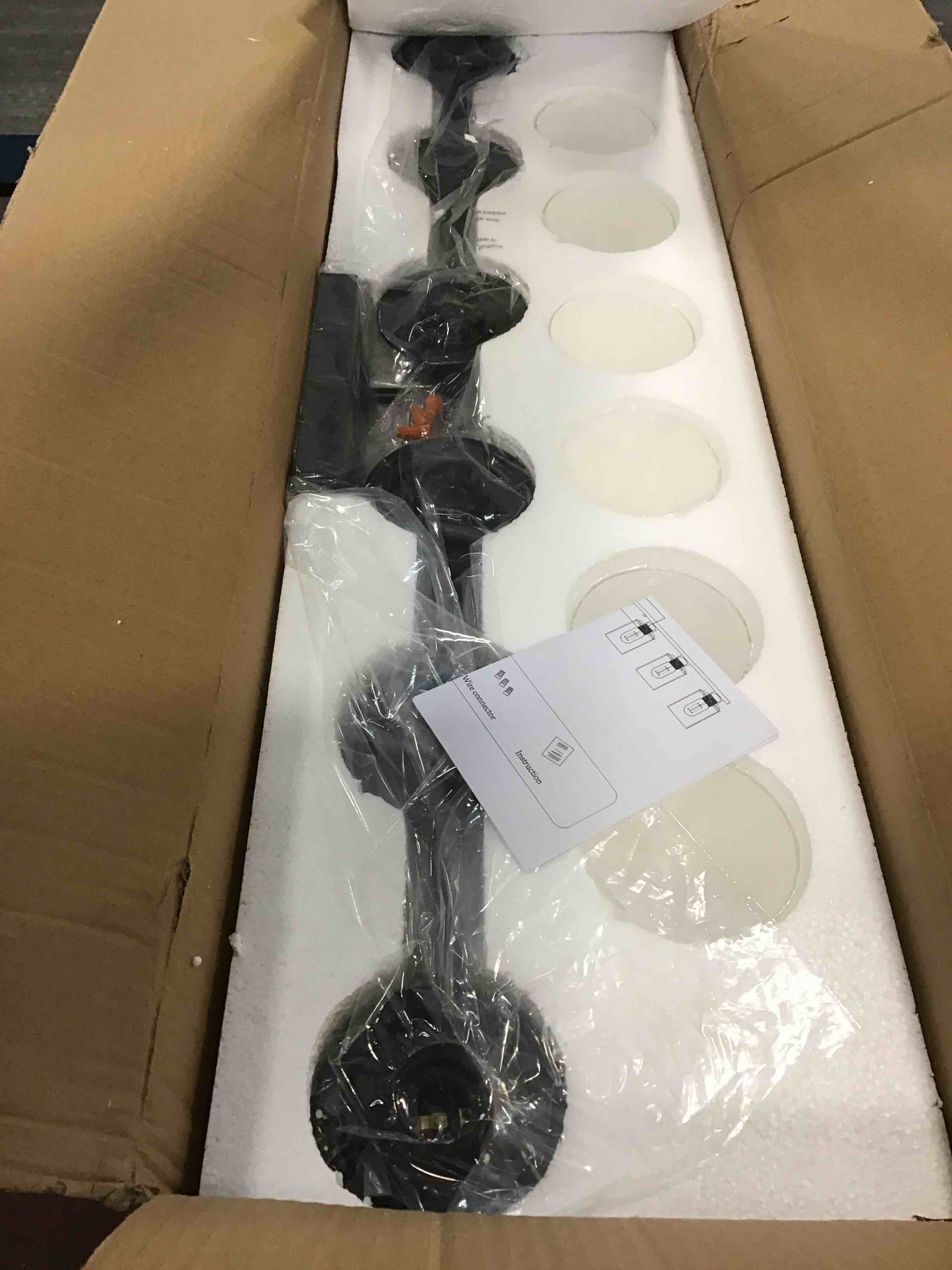 https://s3.amazonaws.com/lotting-images-prod/bidfta/BLU5724155_1715266597209.jpeg
