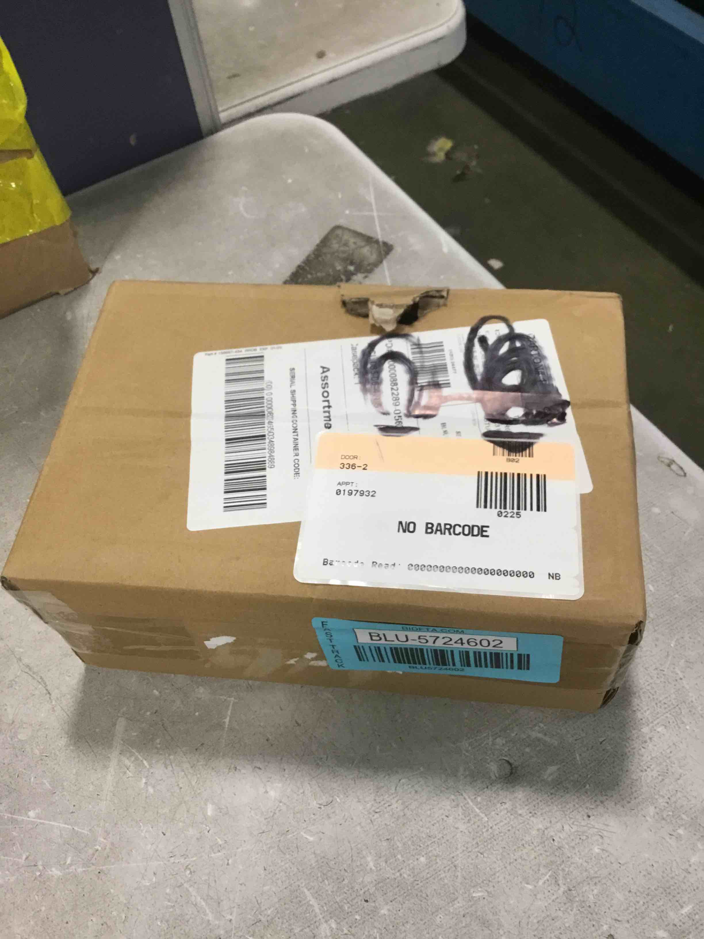 https://s3.amazonaws.com/lotting-images-prod/bidfta/BLU5724602_1714749451955.jpeg