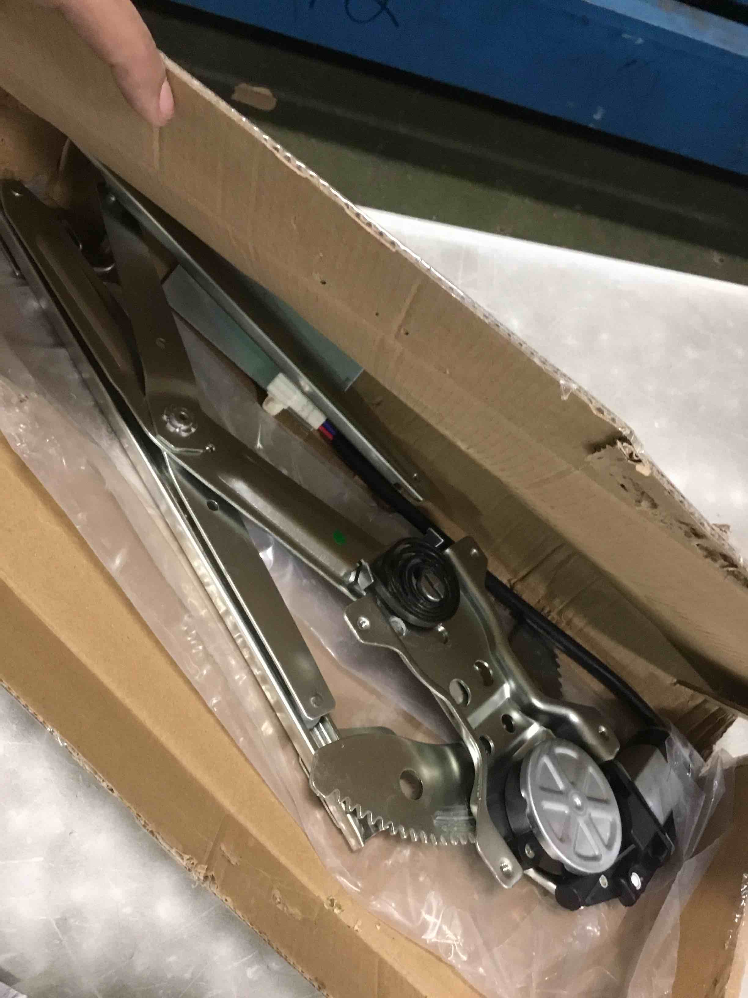 https://s3.amazonaws.com/lotting-images-prod/bidfta/BLU5724872_1715003828207.jpeg