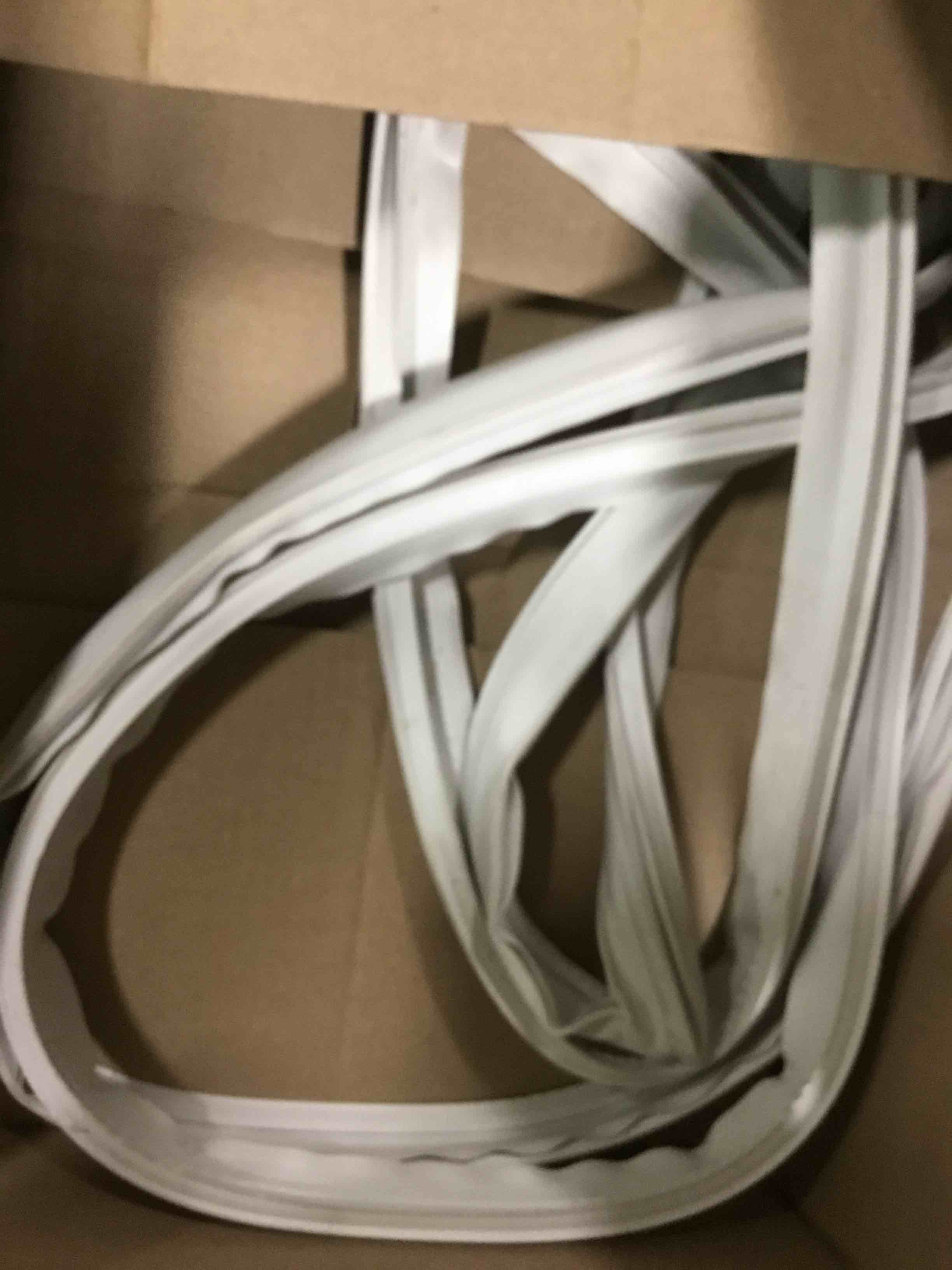 https://s3.amazonaws.com/lotting-images-prod/bidfta/BLU5725219_1715102331946.jpeg