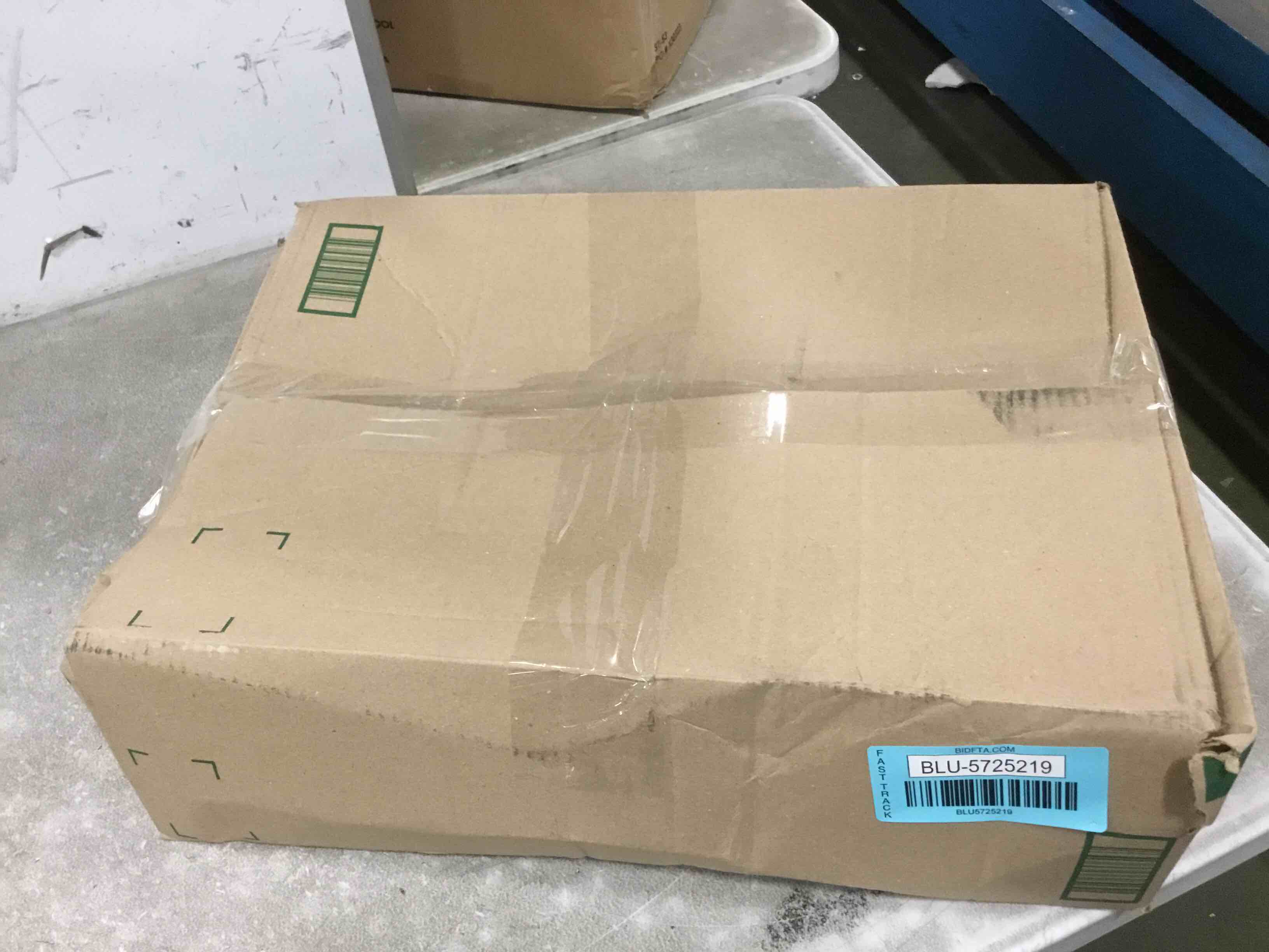 https://s3.amazonaws.com/lotting-images-prod/bidfta/BLU5725219_1715102363096.jpeg