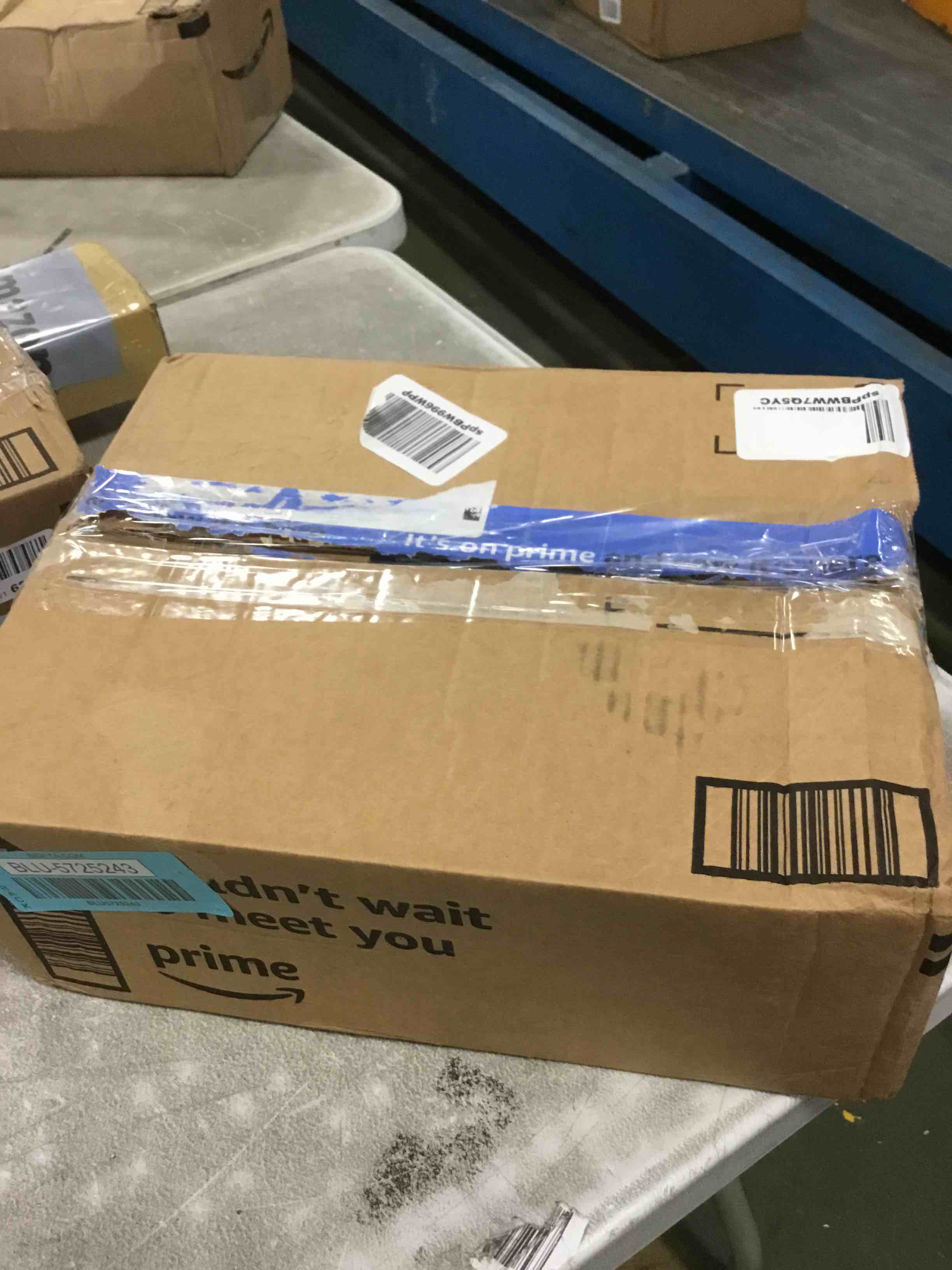 https://s3.amazonaws.com/lotting-images-prod/bidfta/BLU5725243_1715105538872.jpeg