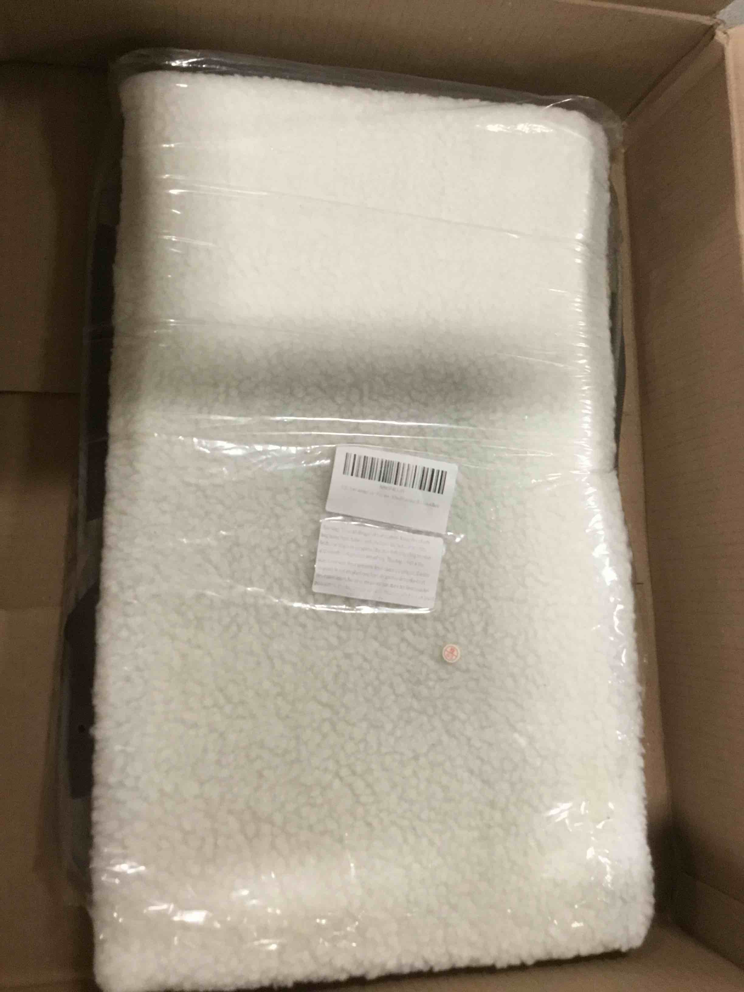 https://s3.amazonaws.com/lotting-images-prod/bidfta/BLU5725253_1715106328619.jpeg