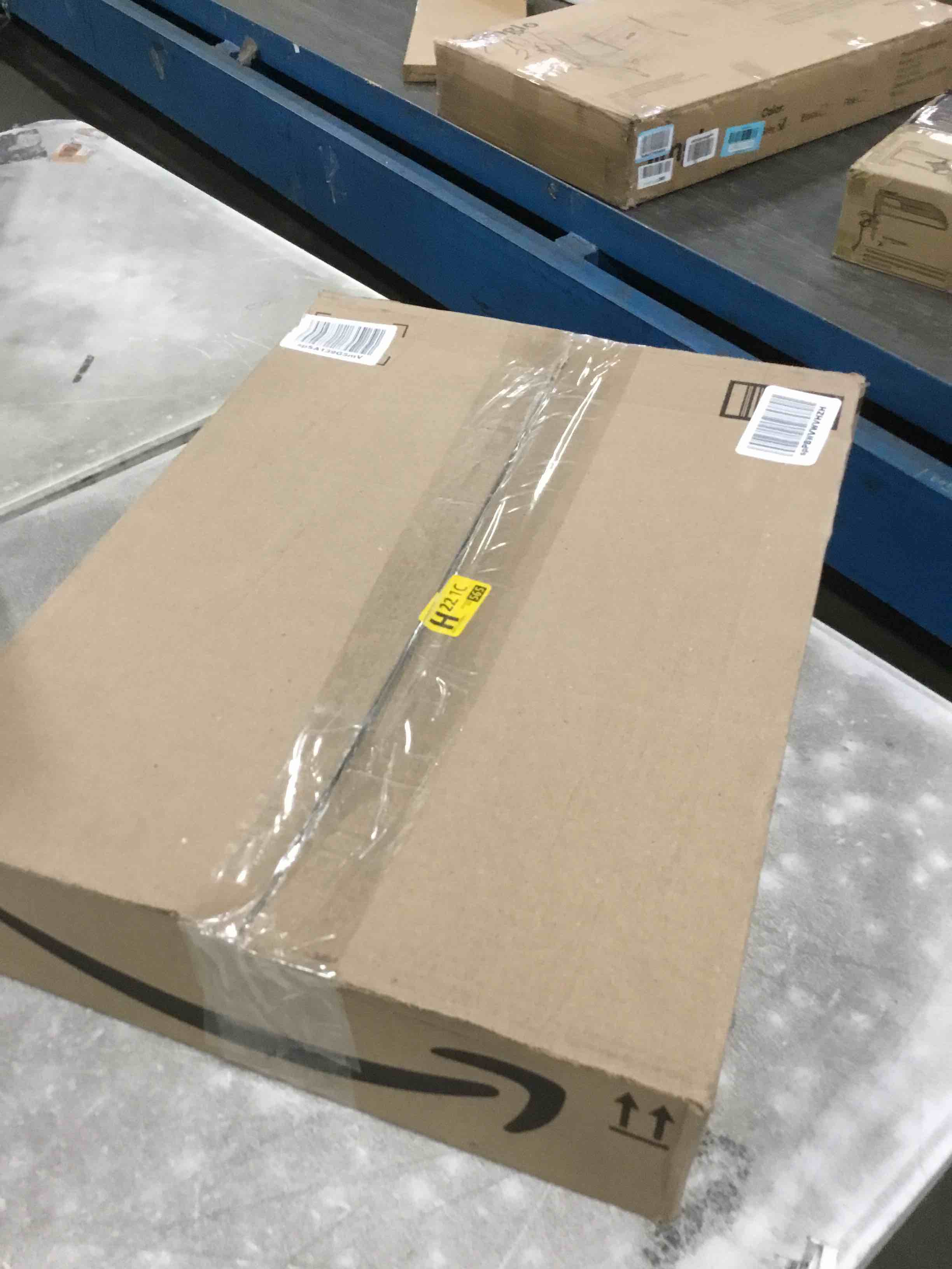 https://s3.amazonaws.com/lotting-images-prod/bidfta/BLU5725253_1715106369399.jpeg