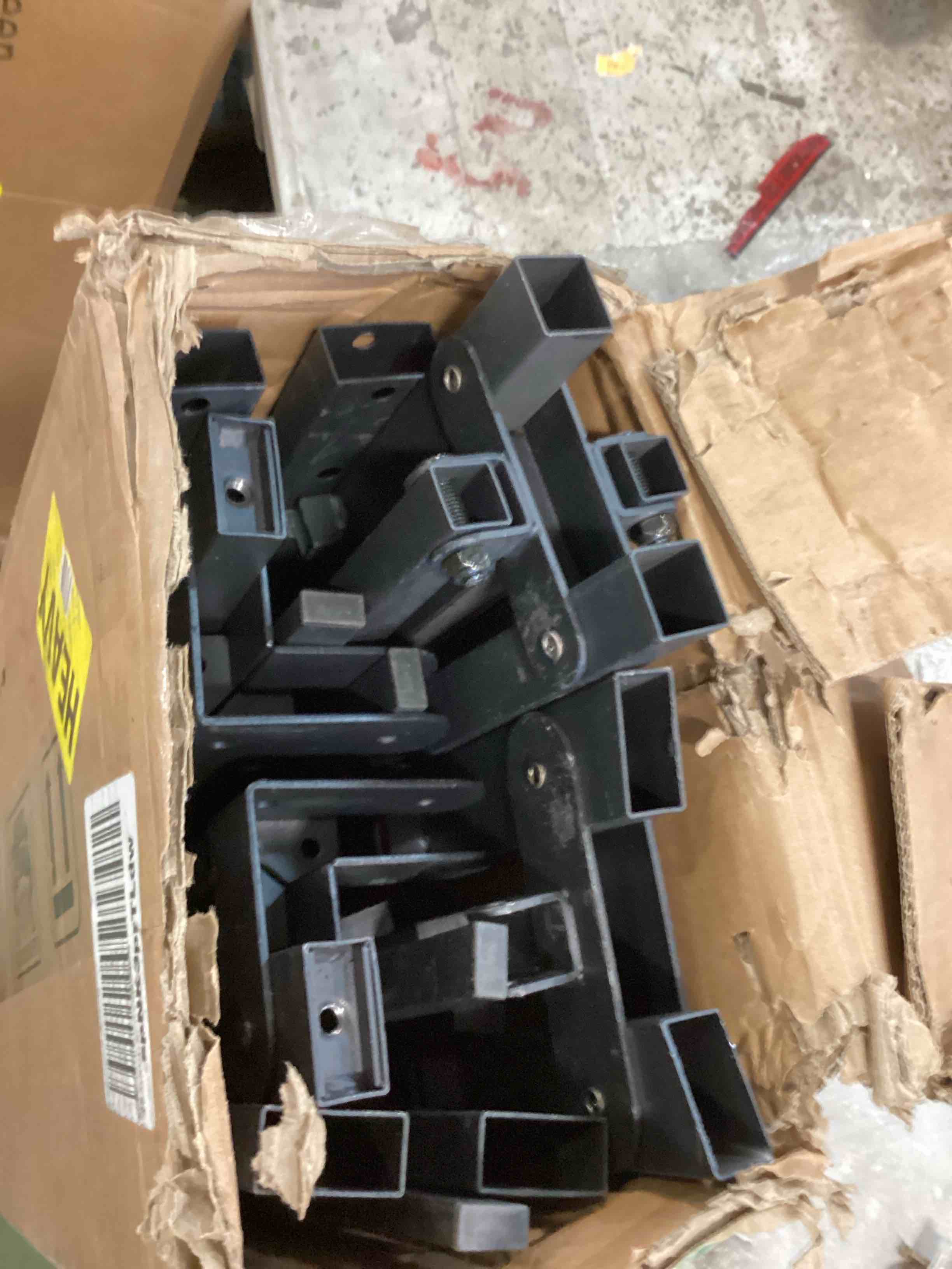 https://s3.amazonaws.com/lotting-images-prod/bidfta/BLU5725995_1714506083162.jpeg