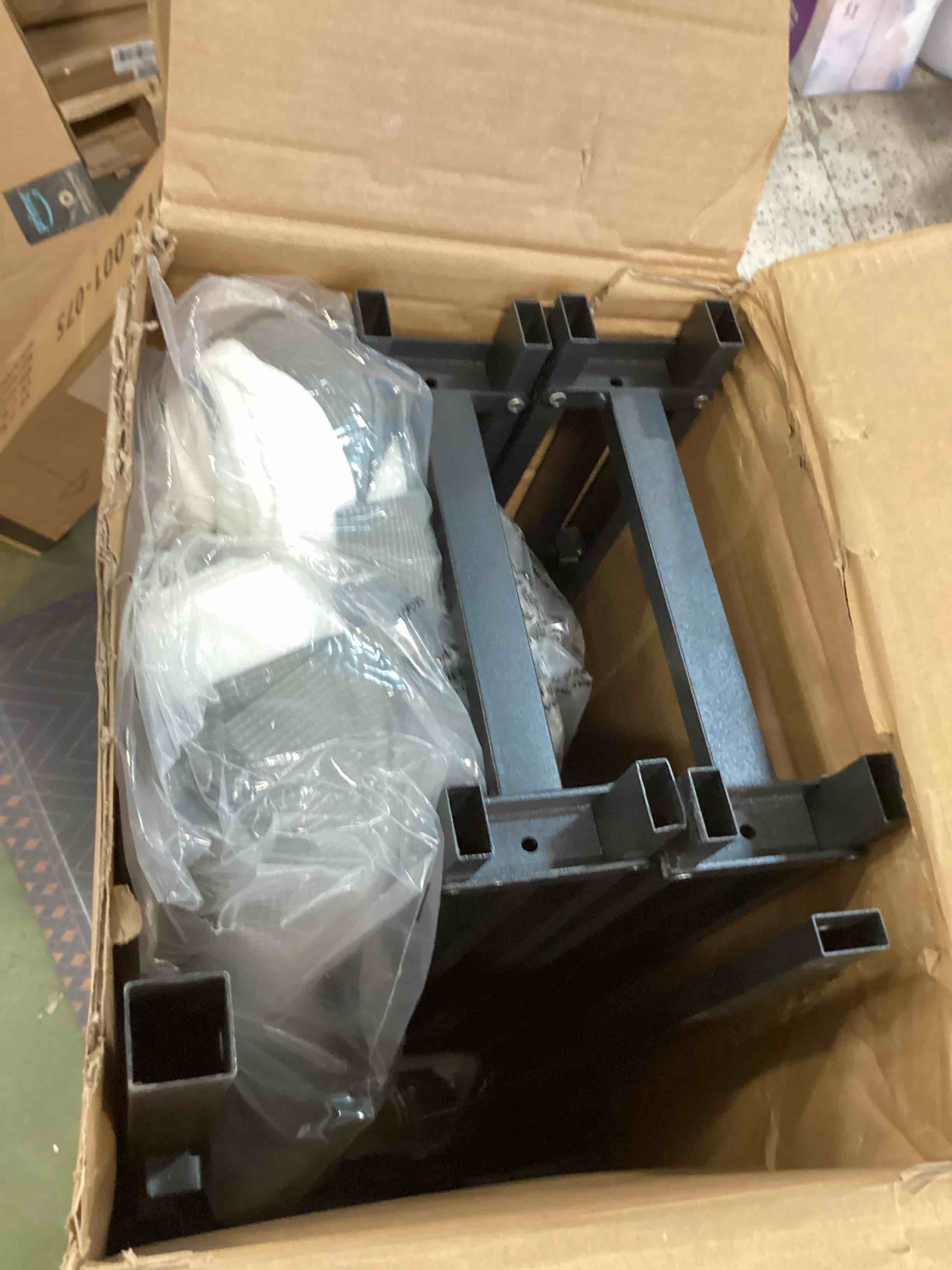 https://s3.amazonaws.com/lotting-images-prod/bidfta/BLU5725997_1714506232736.jpeg