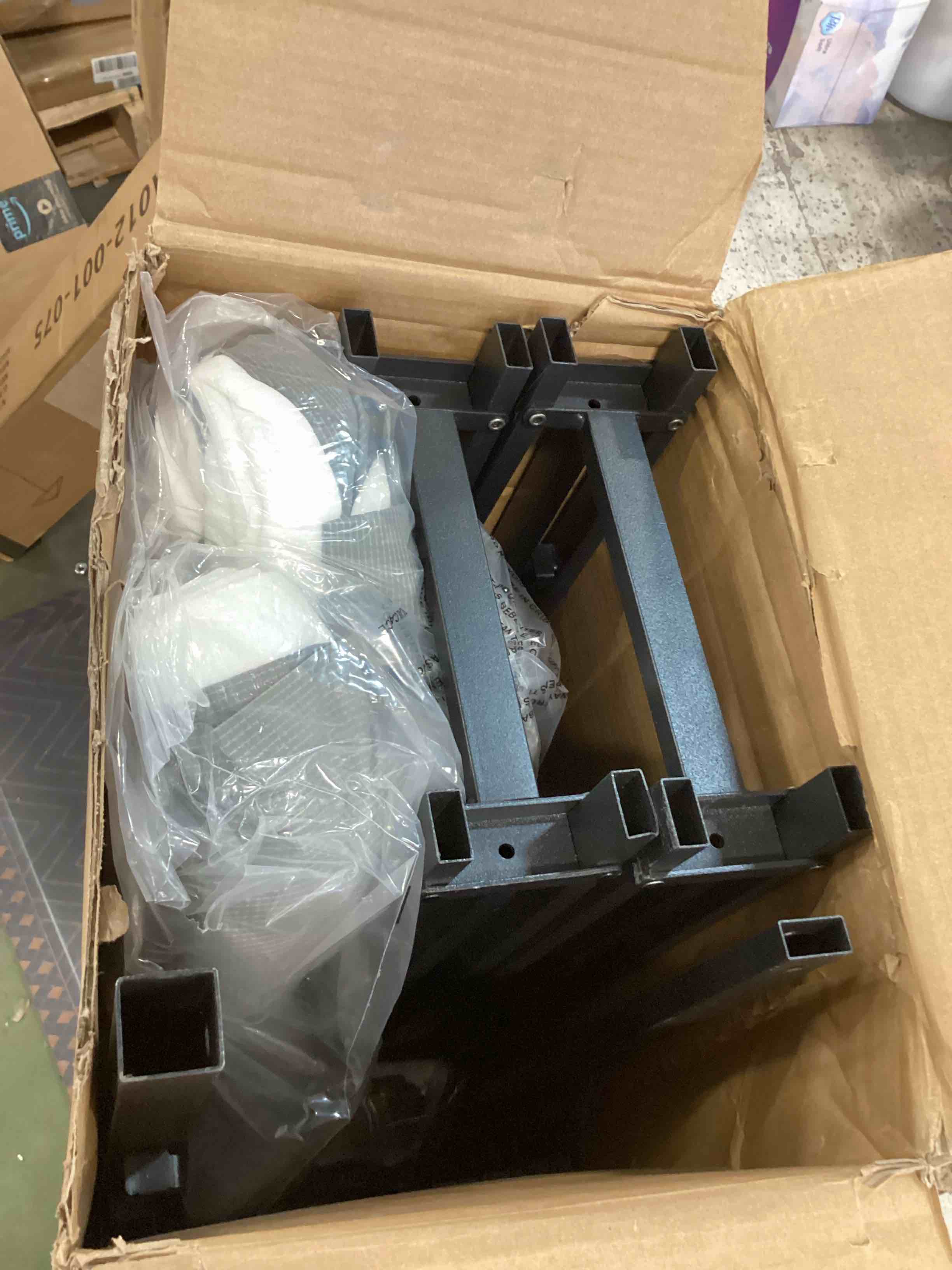 https://s3.amazonaws.com/lotting-images-prod/bidfta/BLU5725997_1714506233823.jpeg