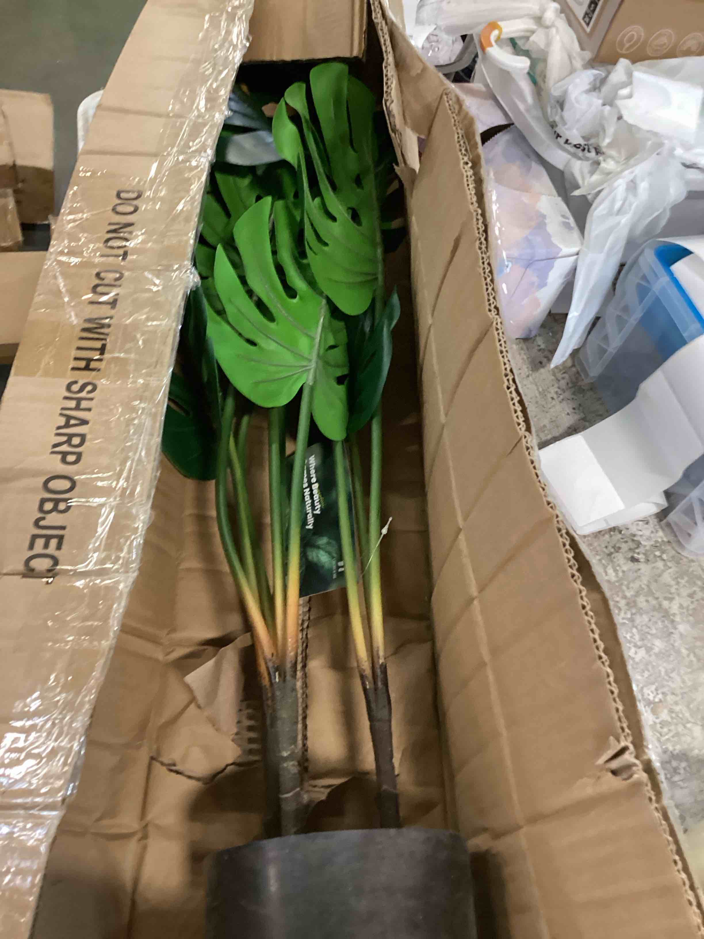 https://s3.amazonaws.com/lotting-images-prod/bidfta/BLU5726213_1714588485397.jpeg
