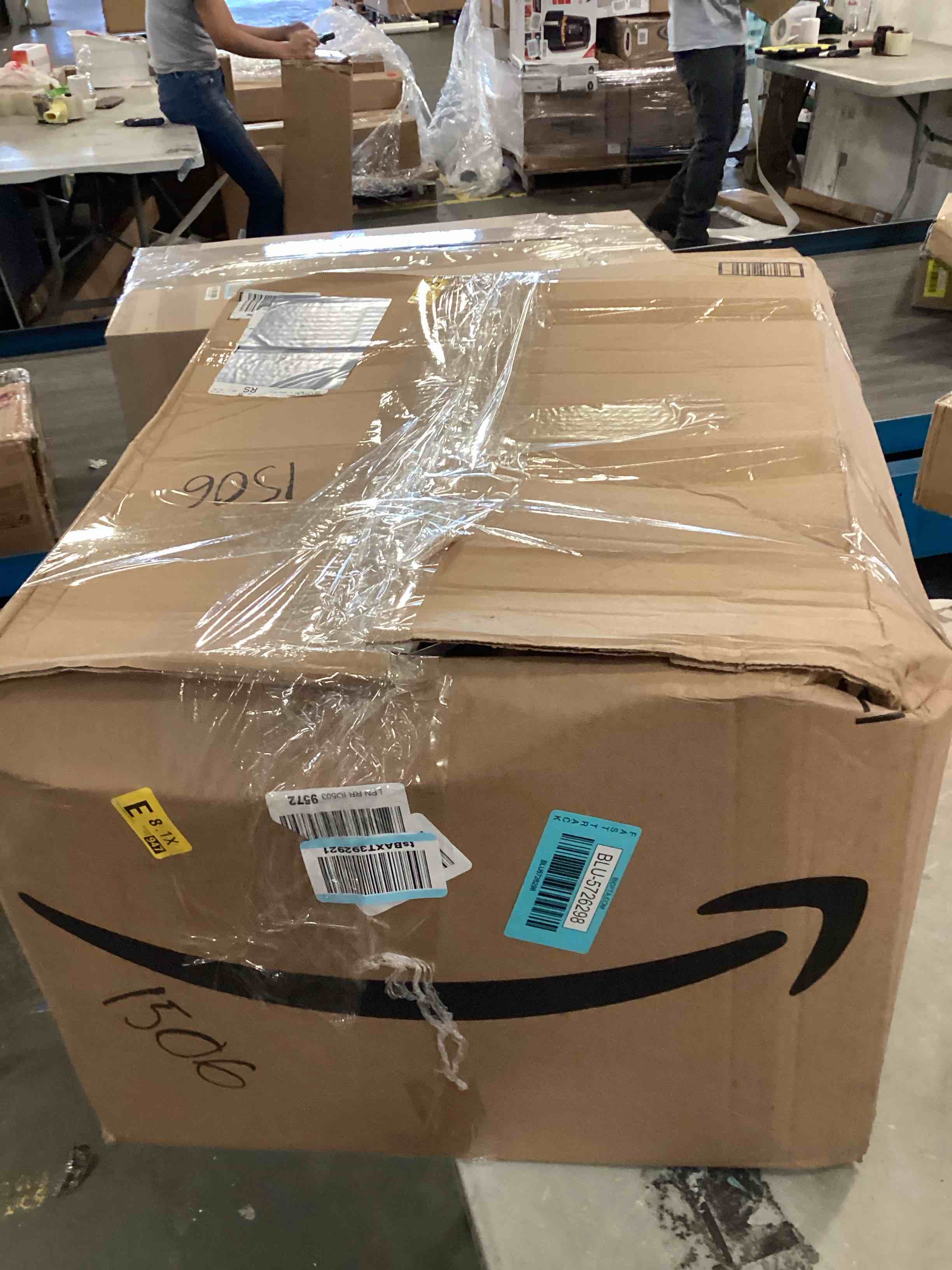 https://s3.amazonaws.com/lotting-images-prod/bidfta/BLU5726298_1714656184791.jpeg