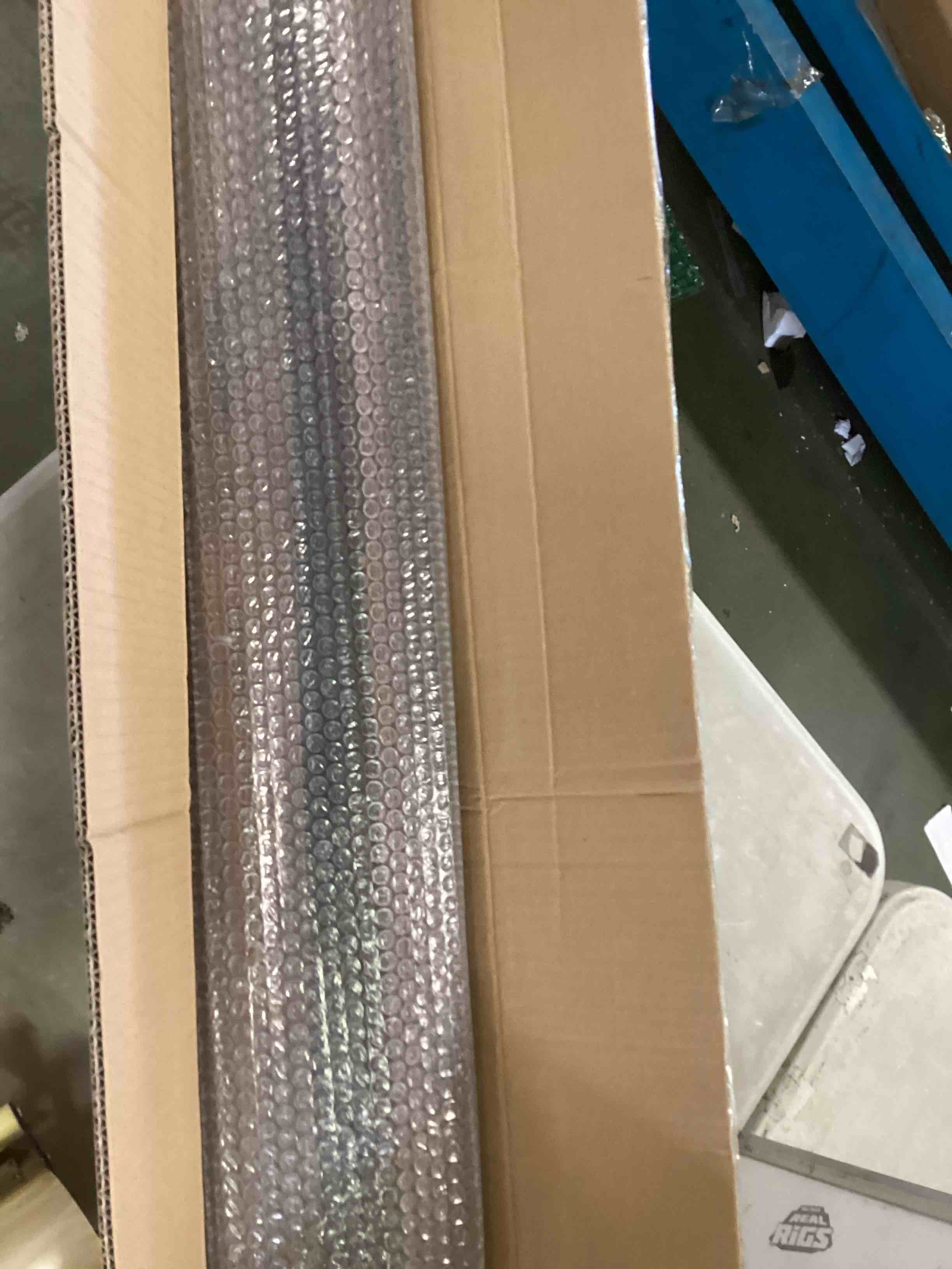 https://s3.amazonaws.com/lotting-images-prod/bidfta/BLU5726352_1714664123550.jpeg