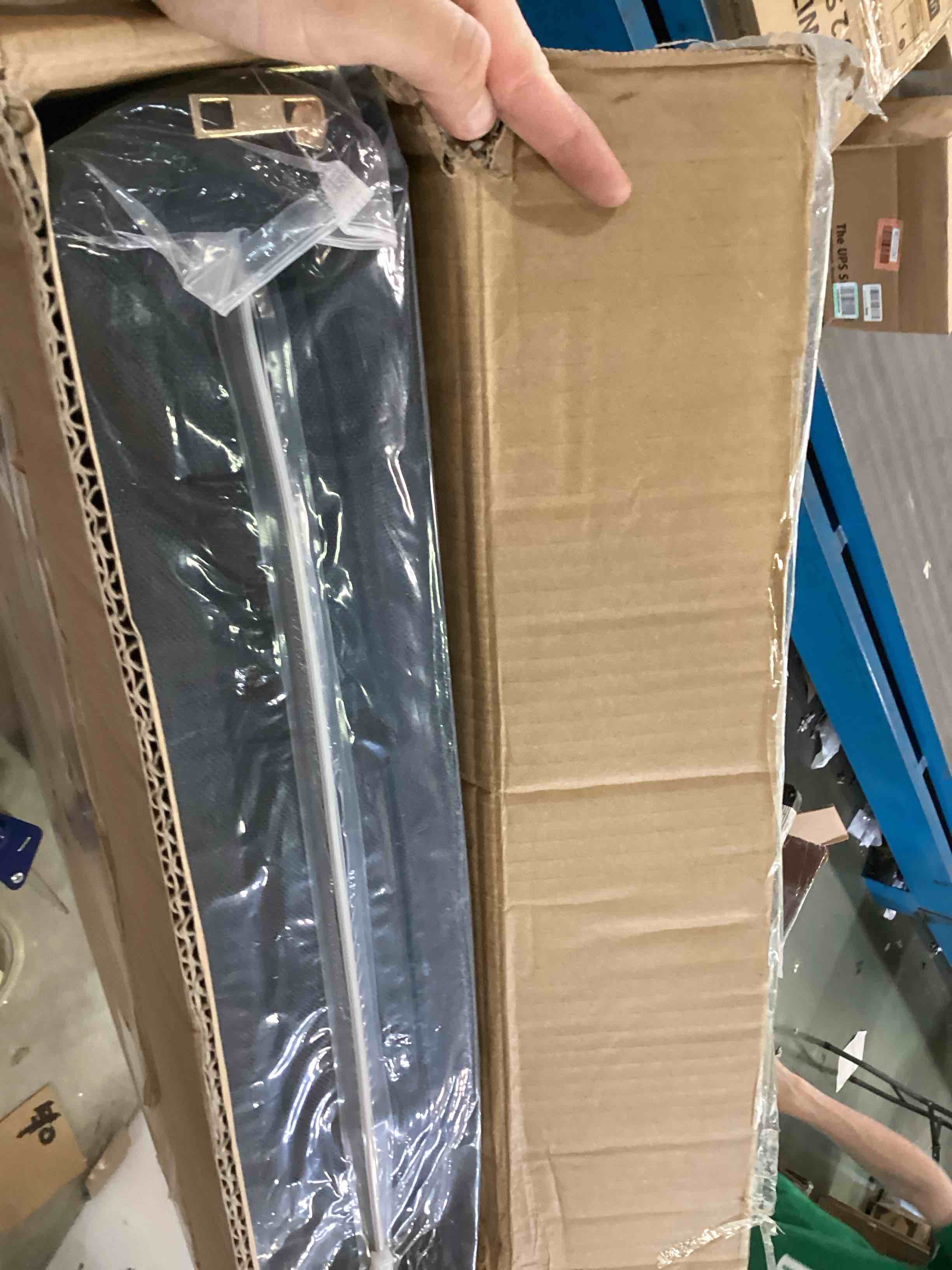 https://s3.amazonaws.com/lotting-images-prod/bidfta/BLU5726415_1714673032950.jpeg