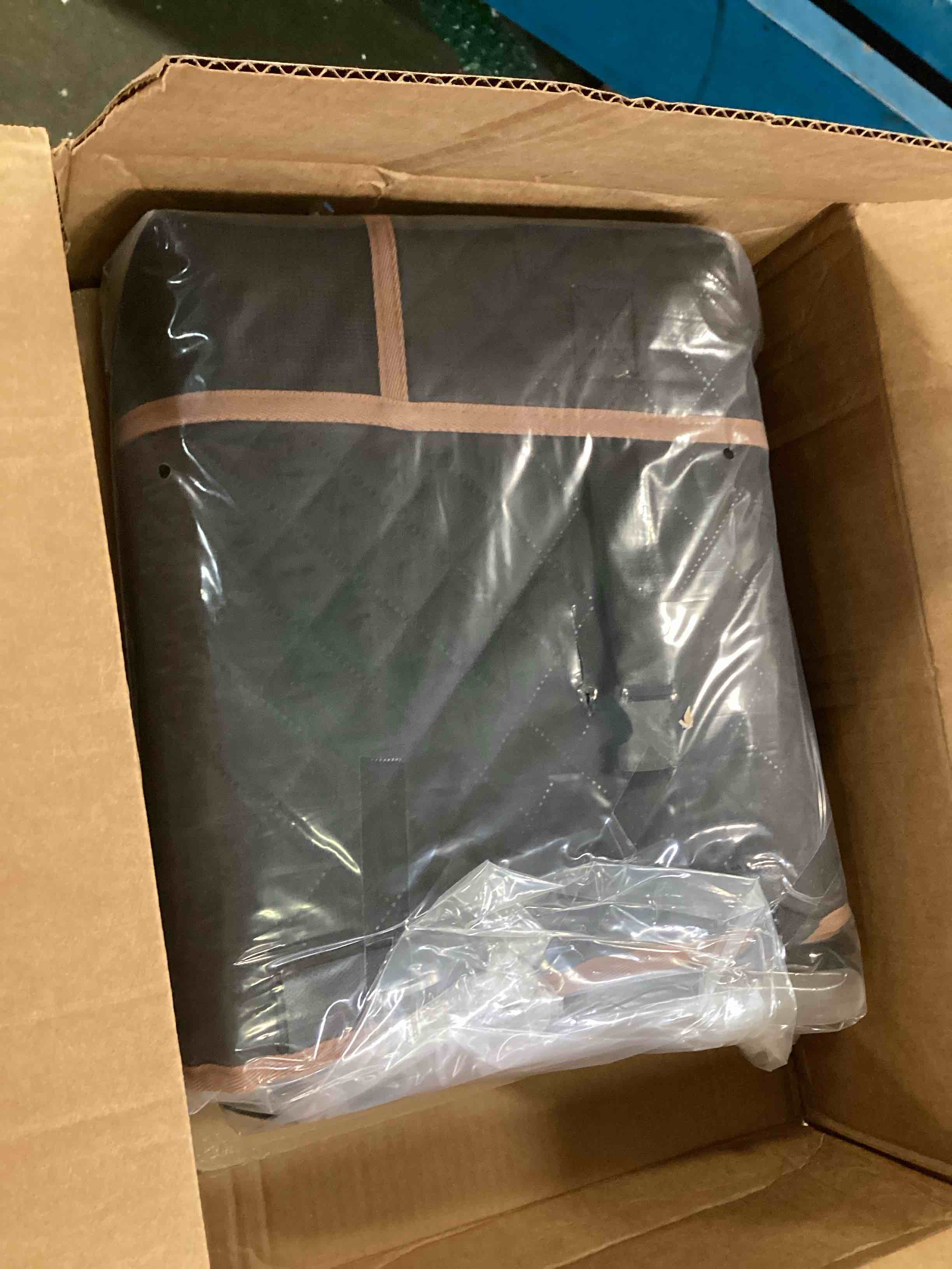 https://s3.amazonaws.com/lotting-images-prod/bidfta/BLU5726420_1714673617509.jpeg