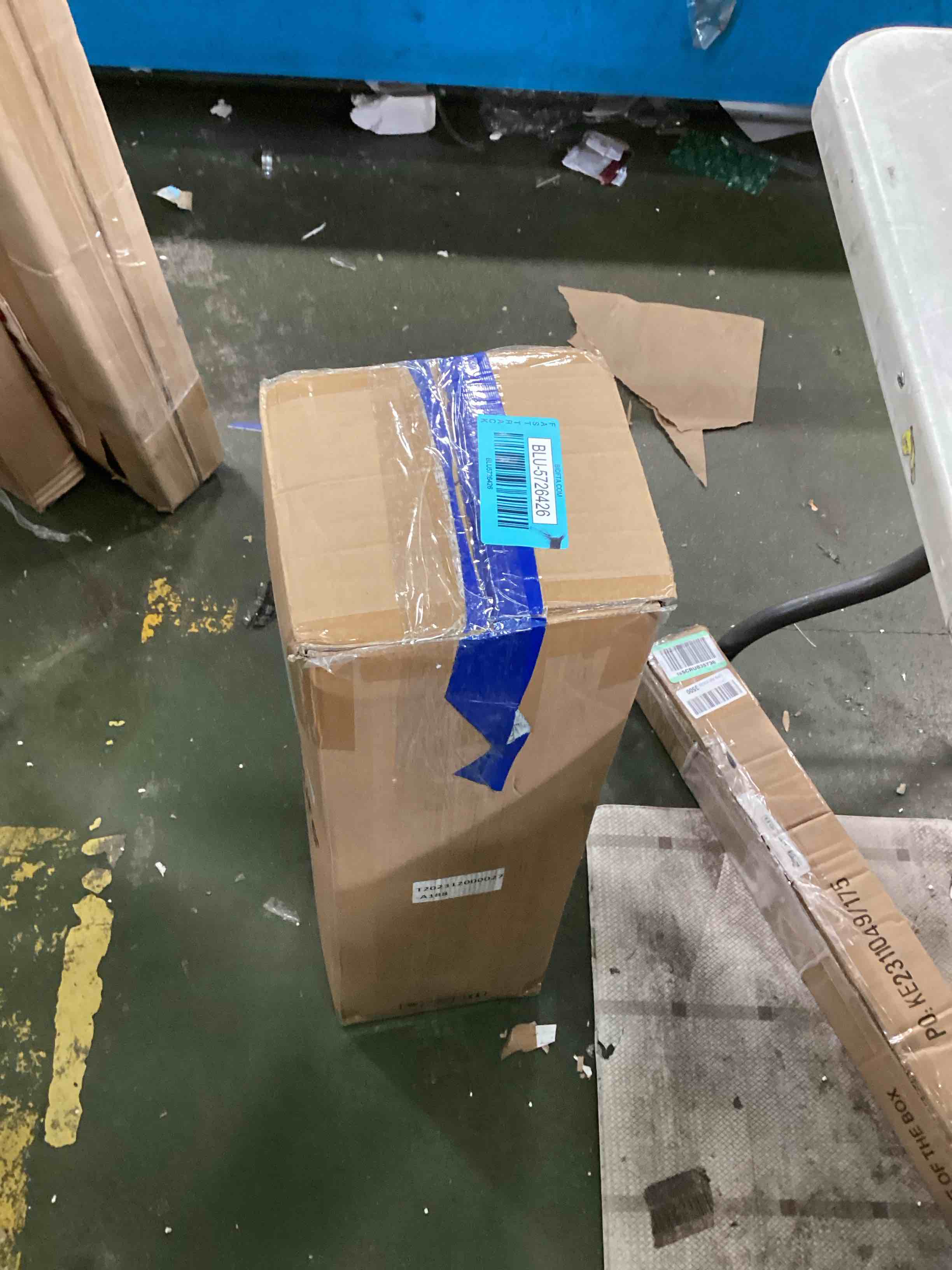 https://s3.amazonaws.com/lotting-images-prod/bidfta/BLU5726426_1714674245061.jpeg