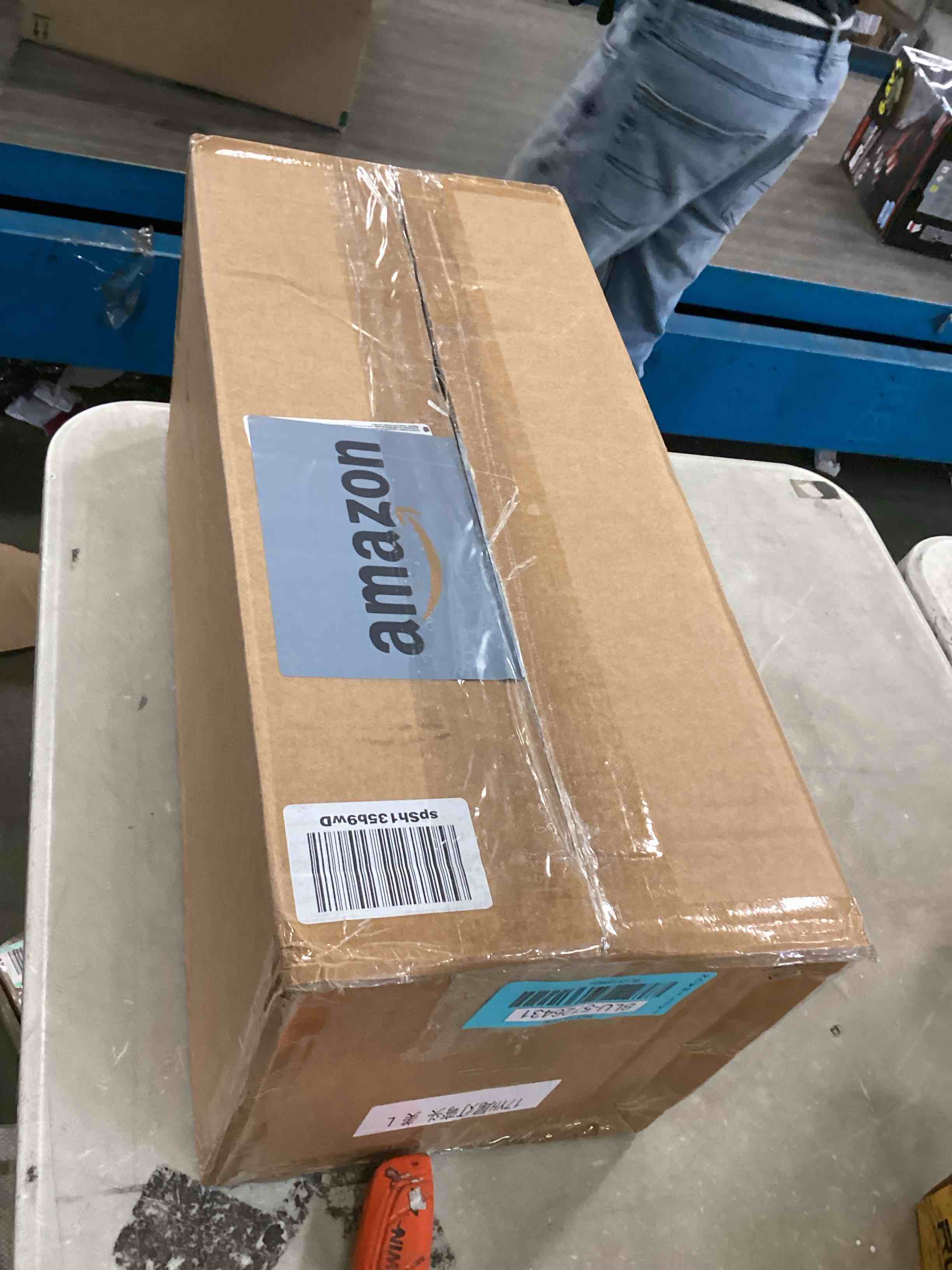 https://s3.amazonaws.com/lotting-images-prod/bidfta/BLU5726431_1714674691312.jpeg