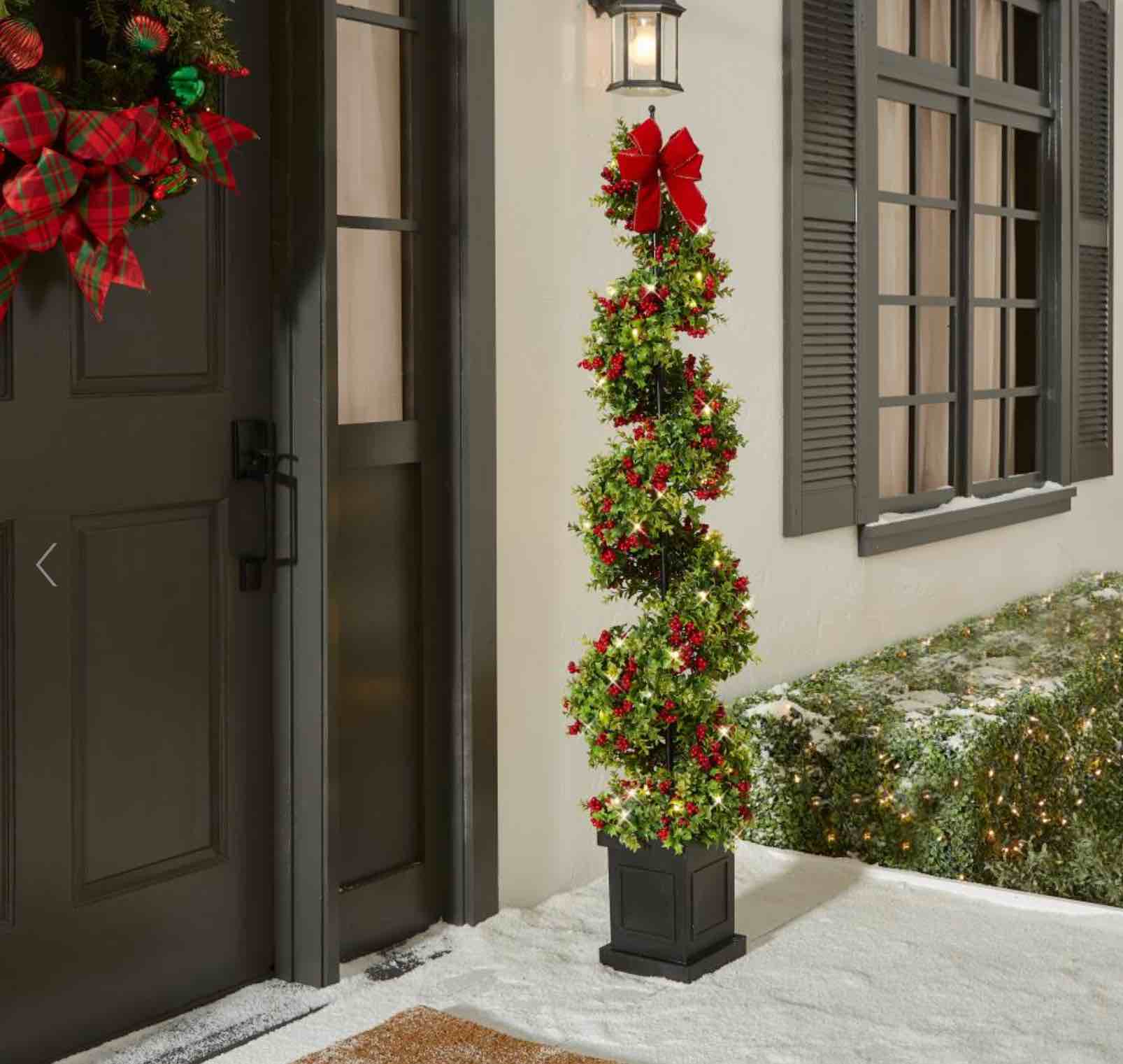 The 5' Christmas Twinkling Topiary