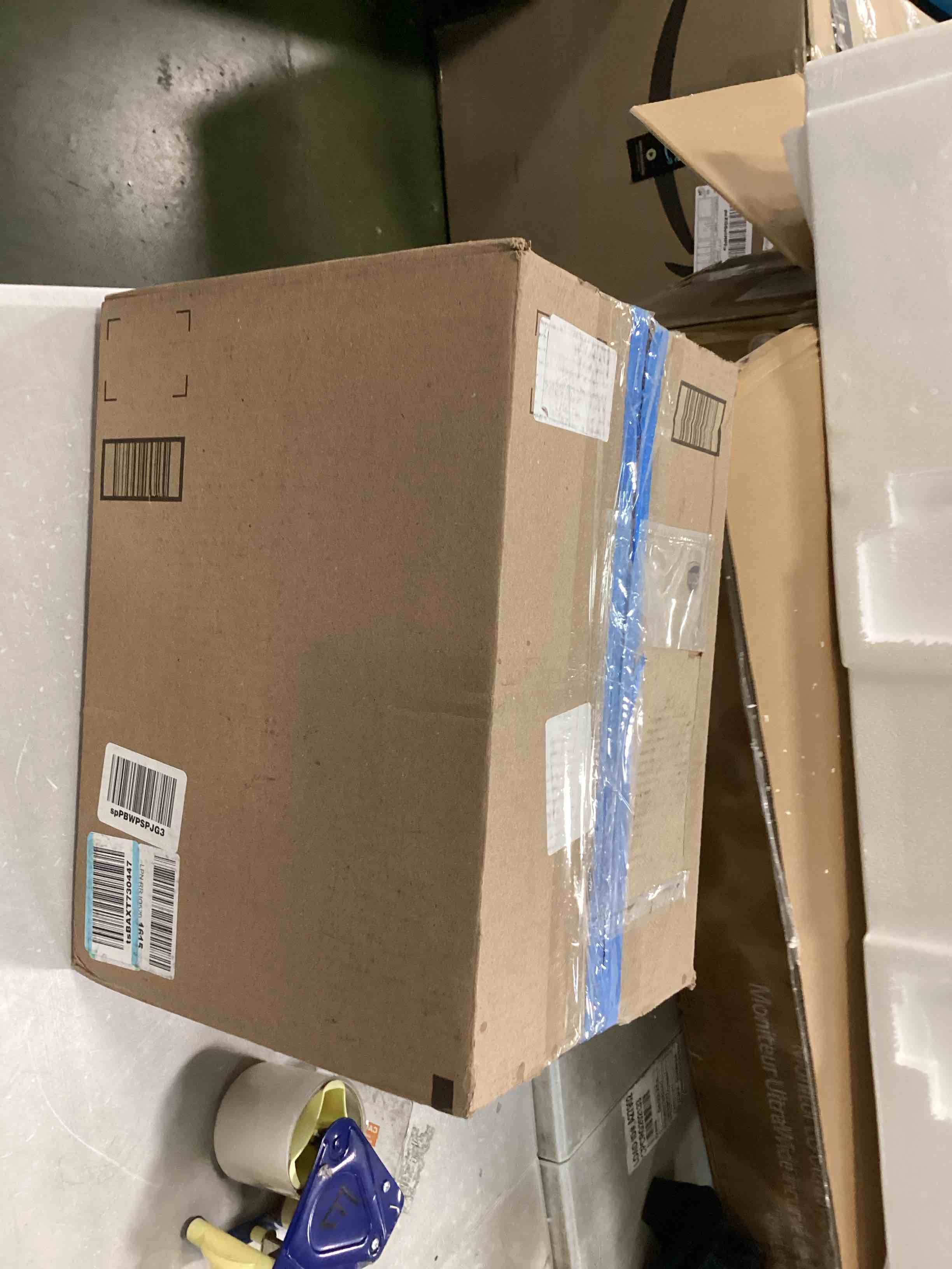 https://s3.amazonaws.com/lotting-images-prod/bidfta/BLU5726815_1714998215269.jpeg