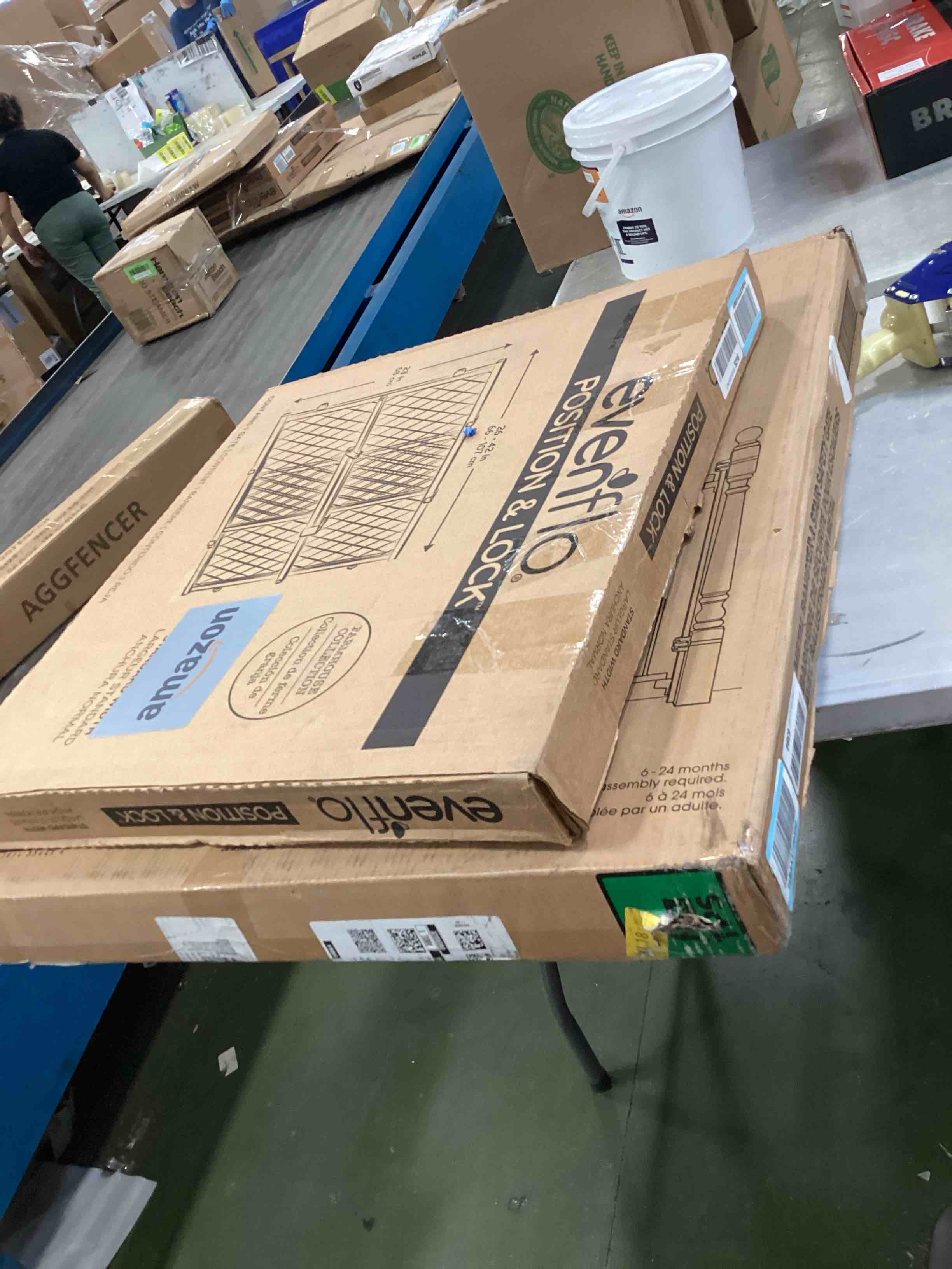 https://s3.amazonaws.com/lotting-images-prod/bidfta/BLU5726884_1715005804677.jpeg