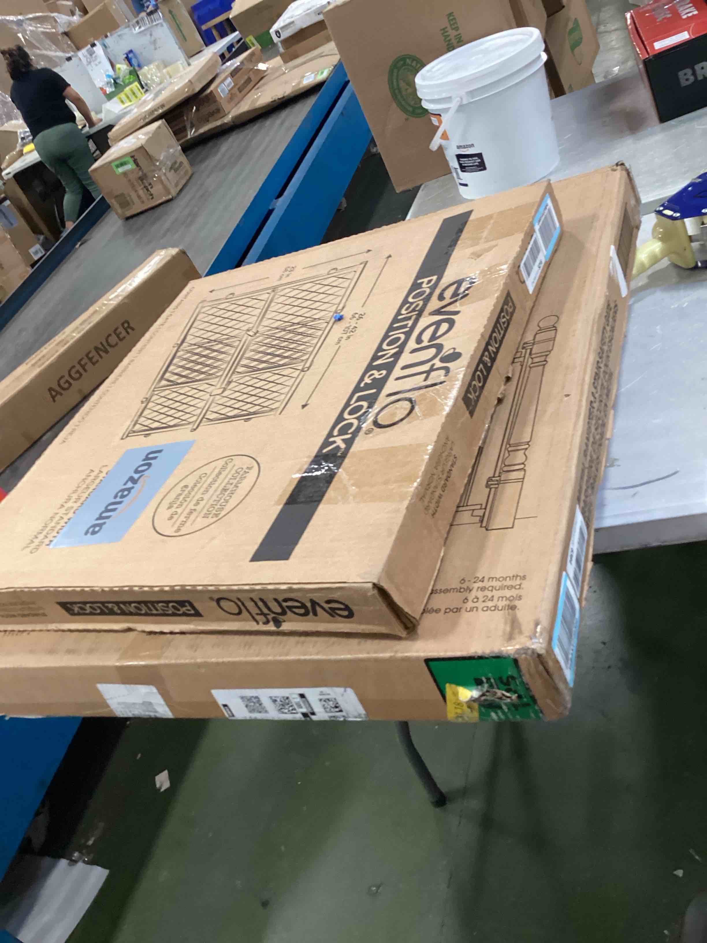 https://s3.amazonaws.com/lotting-images-prod/bidfta/BLU5726884_1715005805922.jpeg