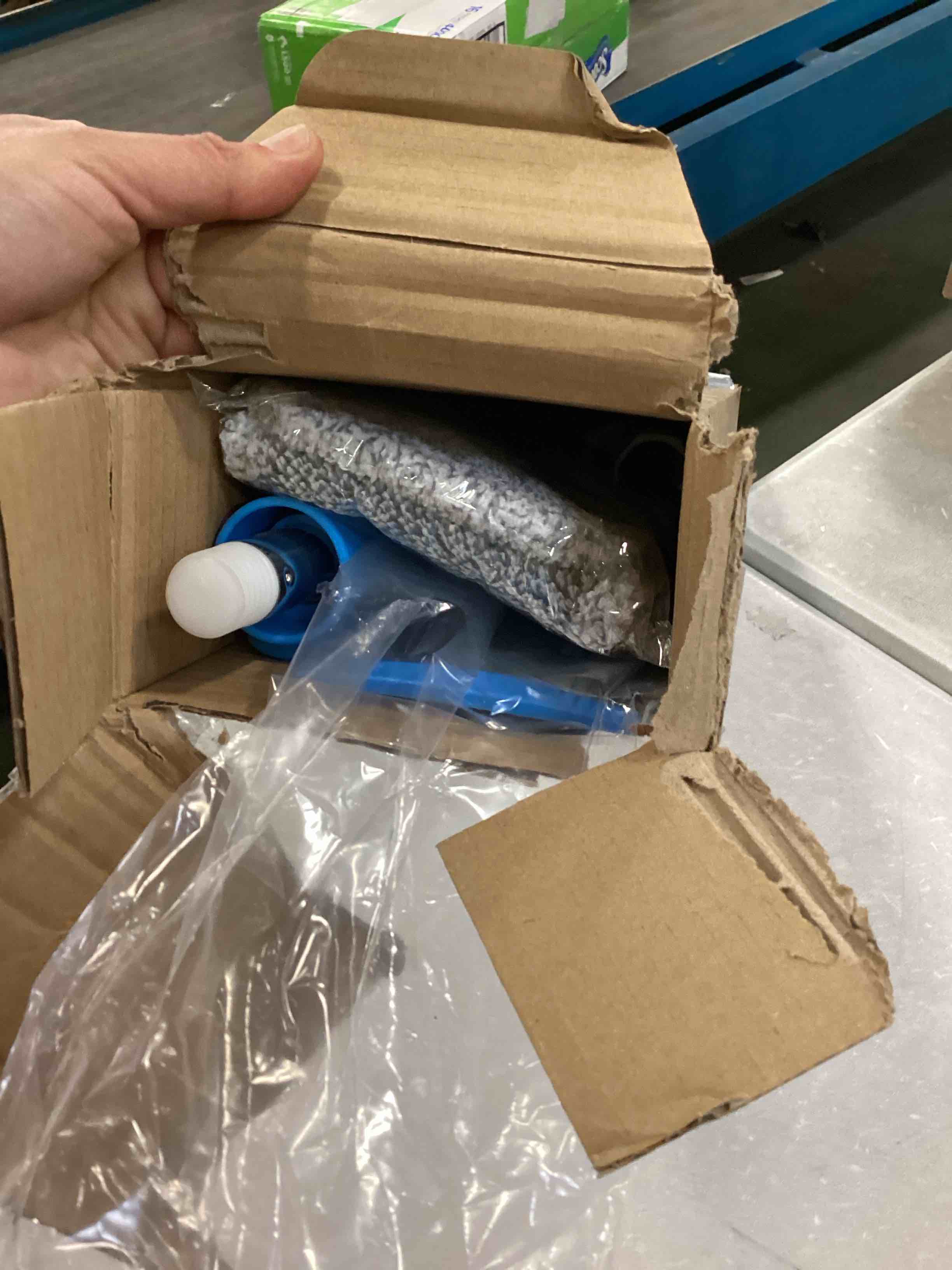 https://s3.amazonaws.com/lotting-images-prod/bidfta/BLU5726885_1715006005726.jpeg