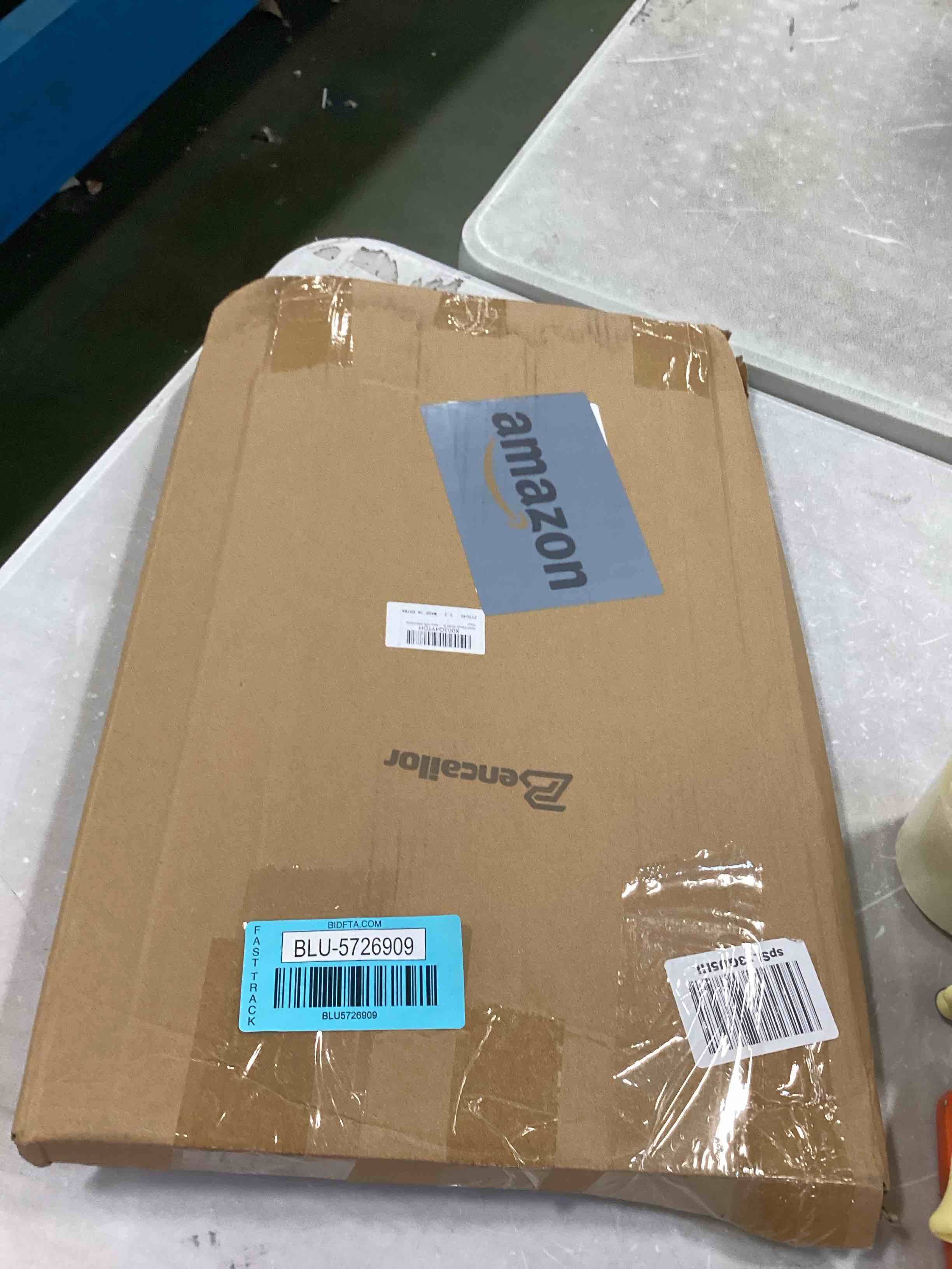 https://s3.amazonaws.com/lotting-images-prod/bidfta/BLU5726909_1715008648169.jpeg