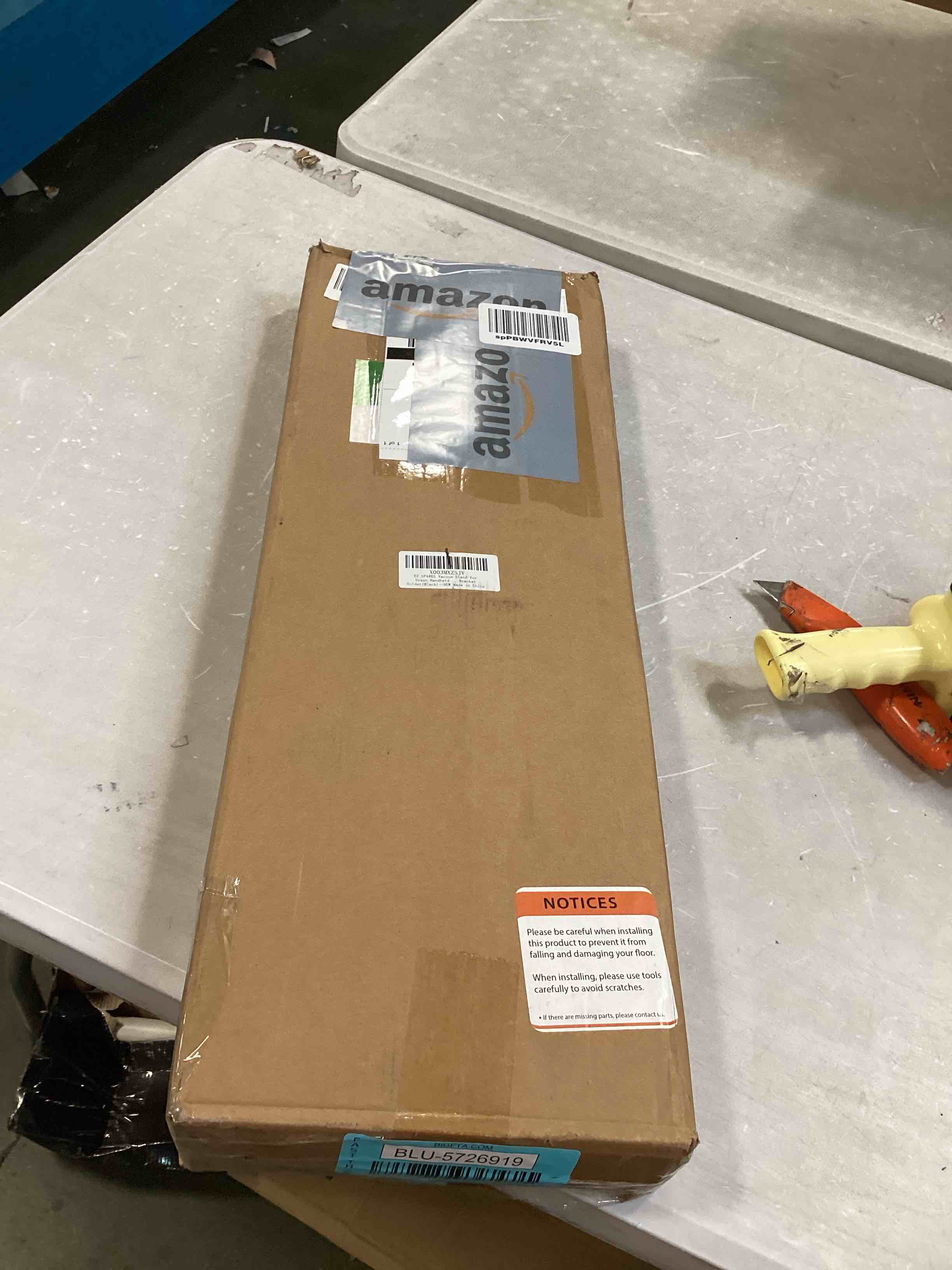 https://s3.amazonaws.com/lotting-images-prod/bidfta/BLU5726919_1715010340540.jpeg