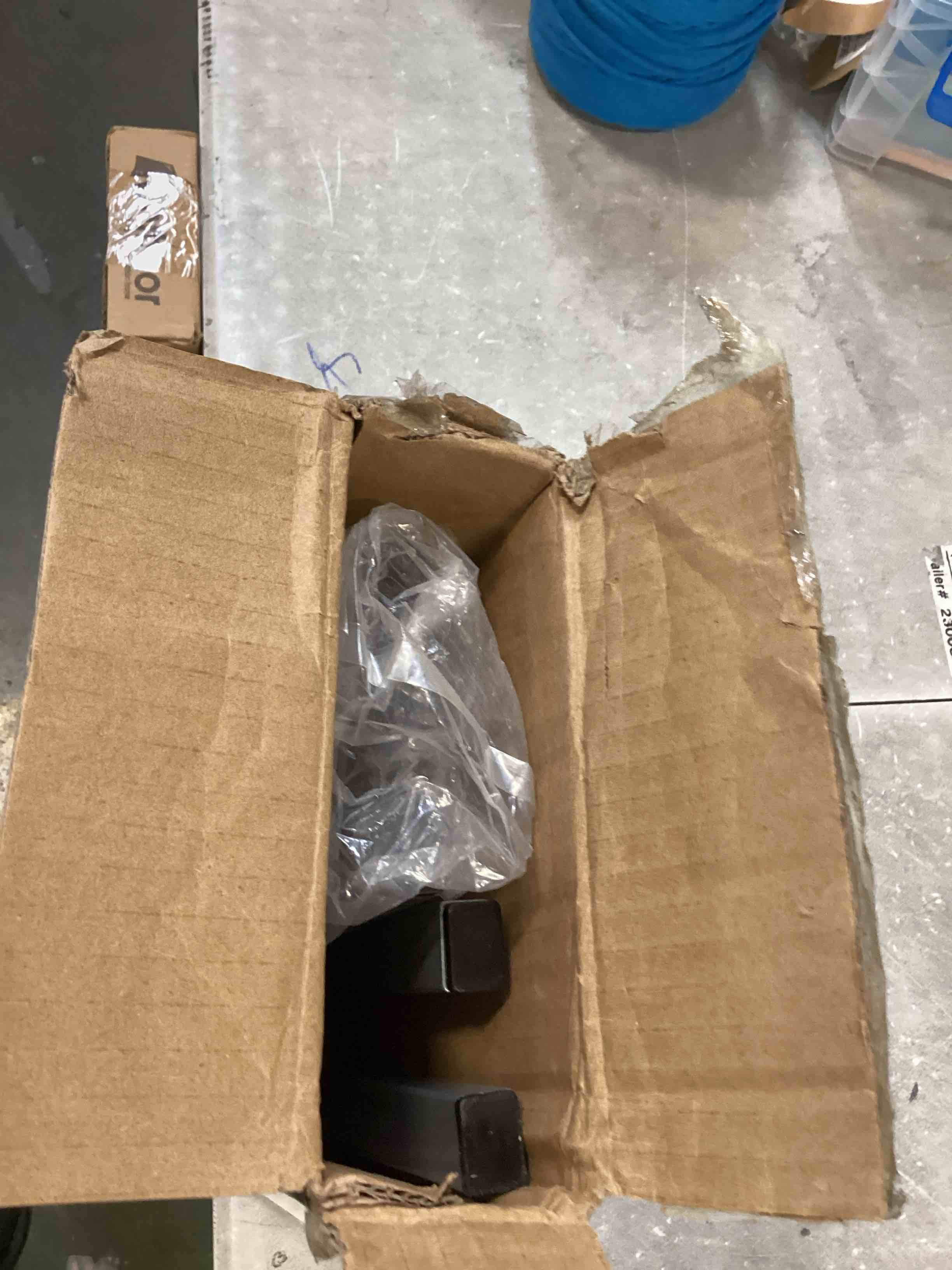 https://s3.amazonaws.com/lotting-images-prod/bidfta/BLU5727108_1715094103248.jpeg