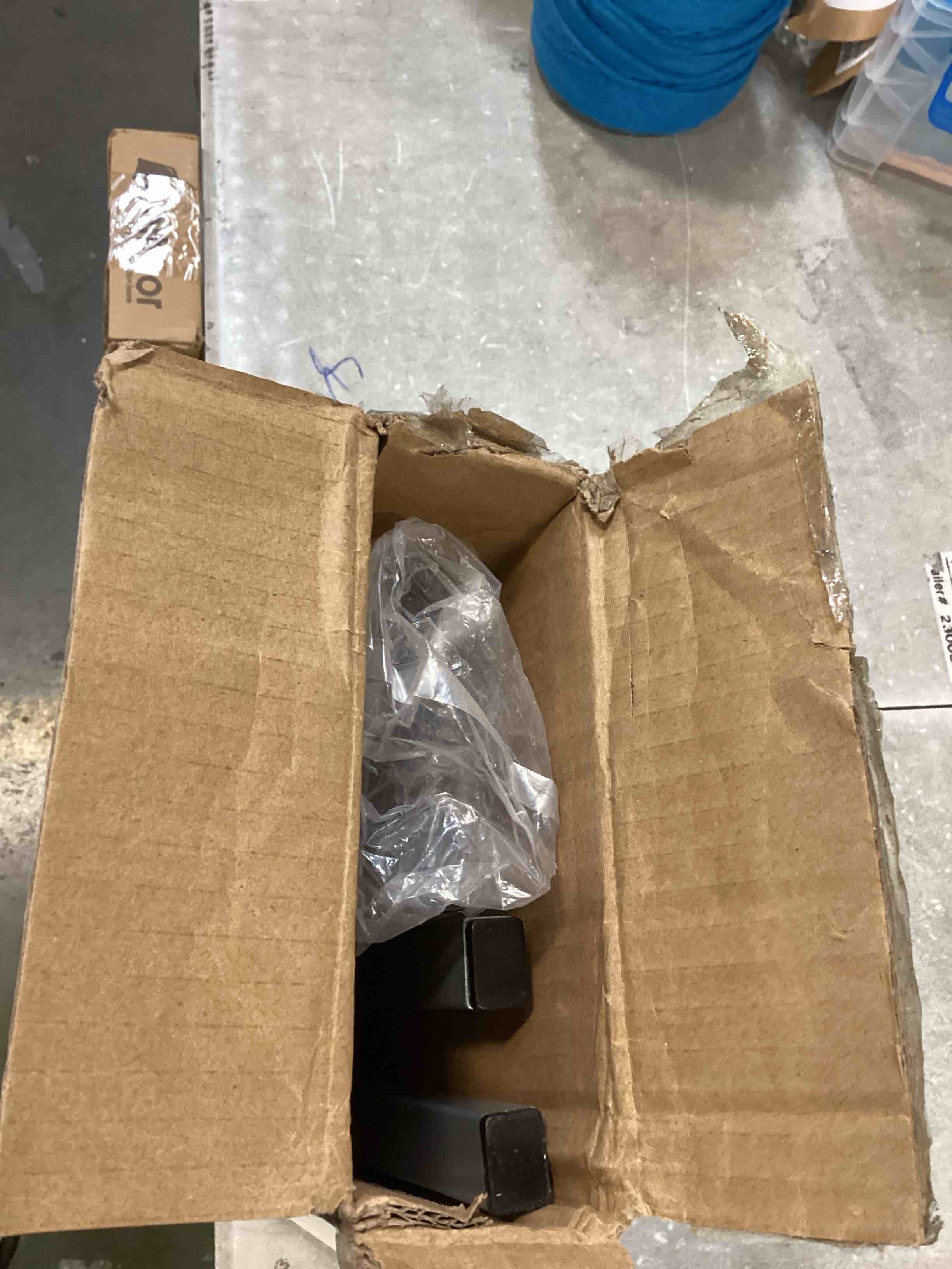https://s3.amazonaws.com/lotting-images-prod/bidfta/BLU5727108_1715094104044.jpeg