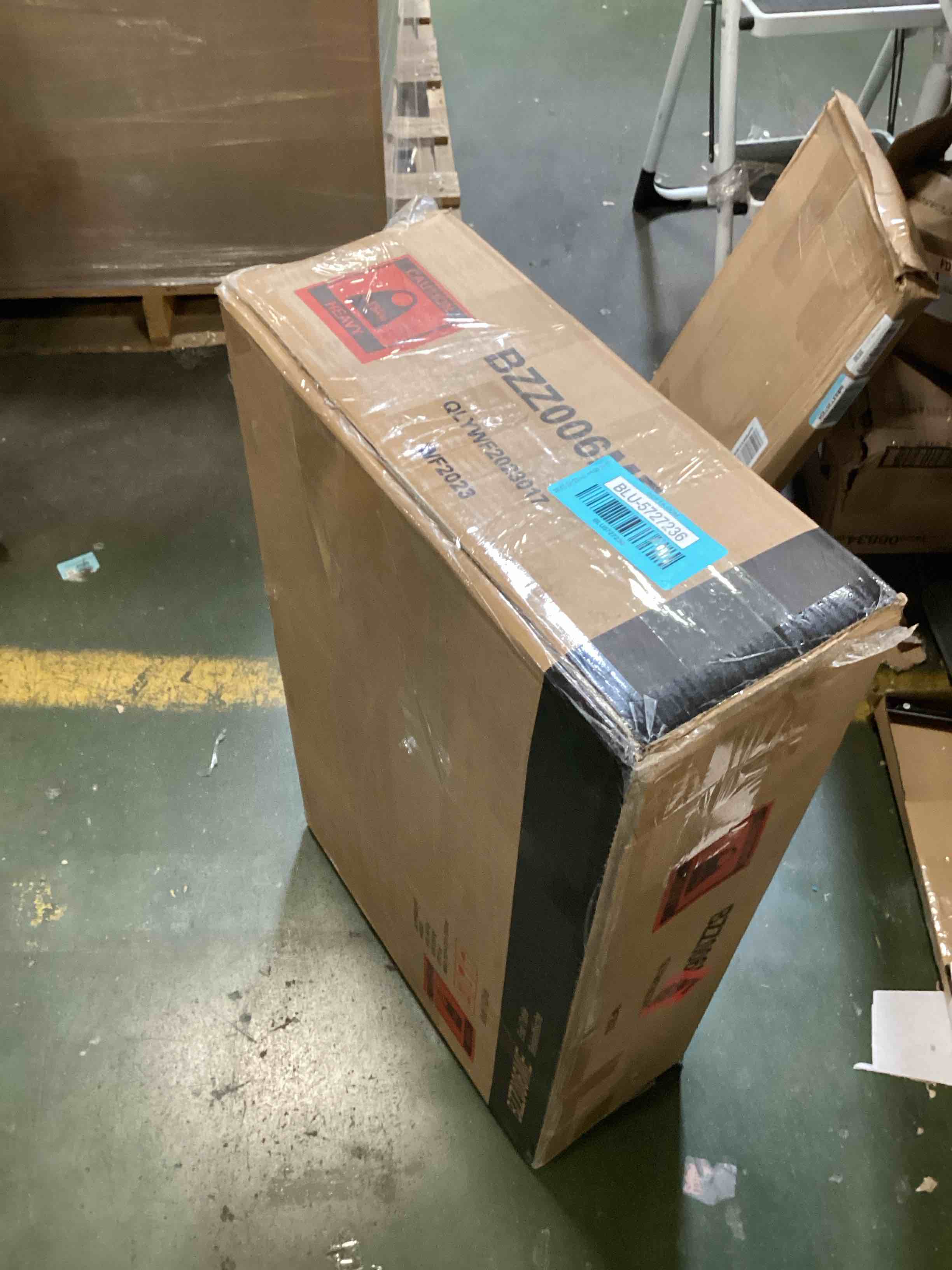 https://s3.amazonaws.com/lotting-images-prod/bidfta/BLU5727236_1715110650418.jpeg