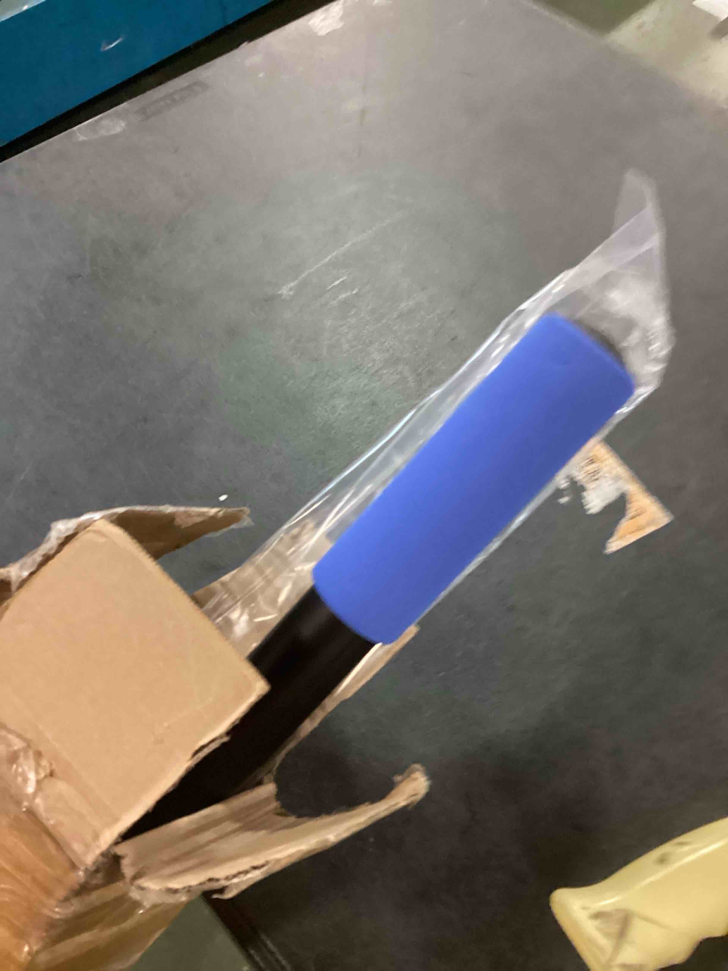 https://s3.amazonaws.com/lotting-images-prod/bidfta/BLU5727265_1715170639029.jpeg